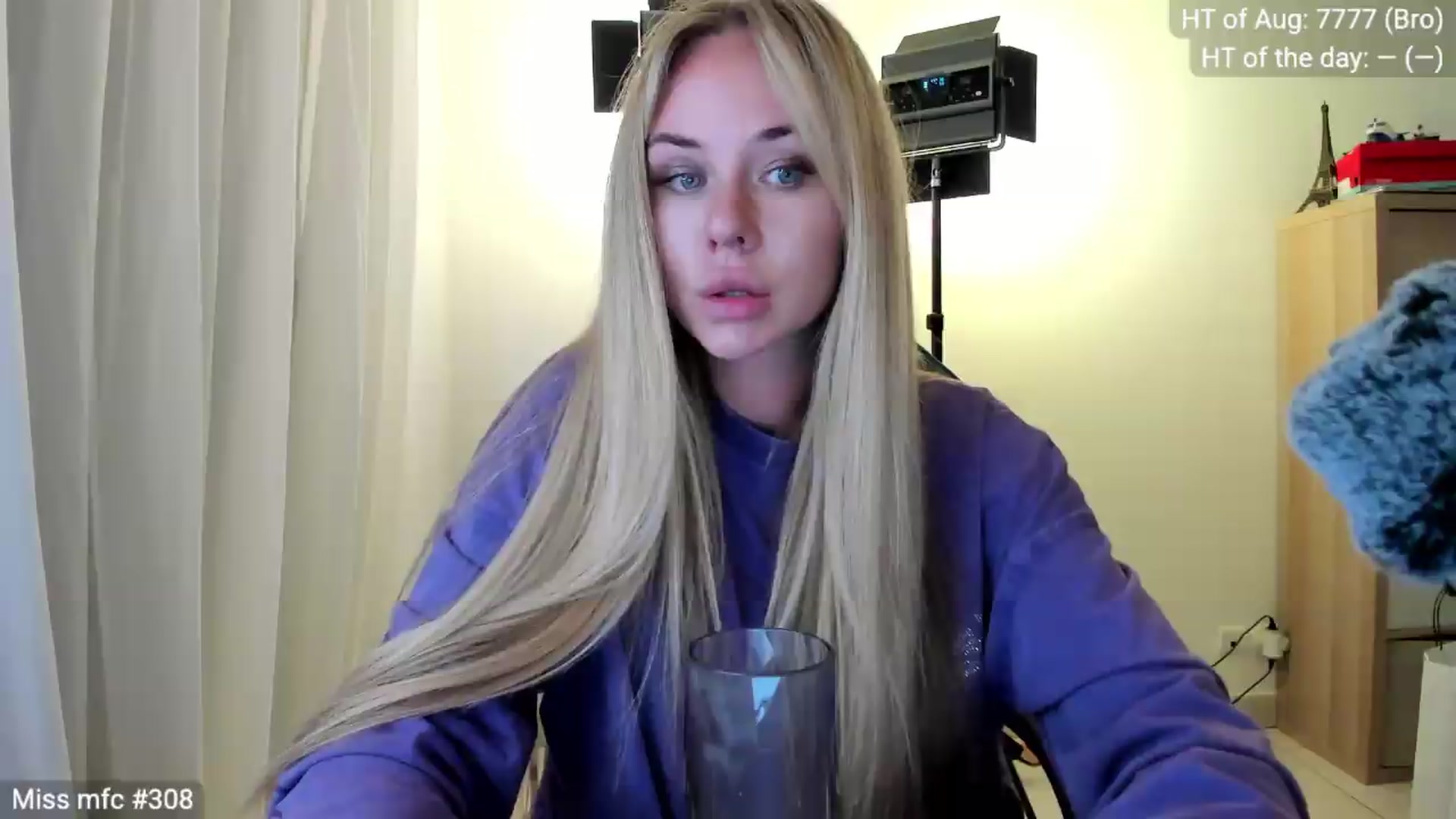 Gallery image thumbnail from Linda_0nline's myfreecams stream on, 08/17/2026, 18:55 image 3 of 20