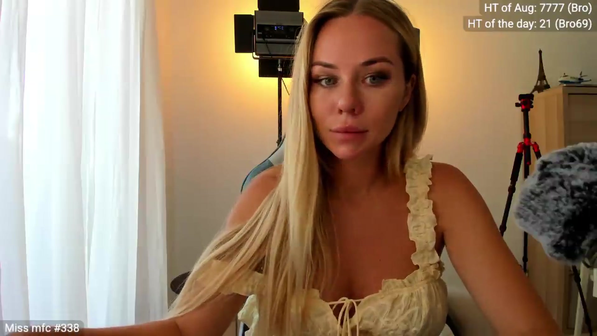 Gallery image thumbnail from Linda_0nline's myfreecams stream on, 08/19/2026, 09:34 image 4 of 20