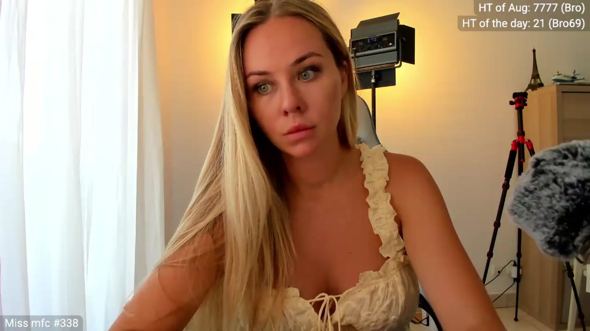 Gallery image thumbnail from Linda_0nline's myfreecams stream on, 08/19/2026, 09:34 image 18 of 20