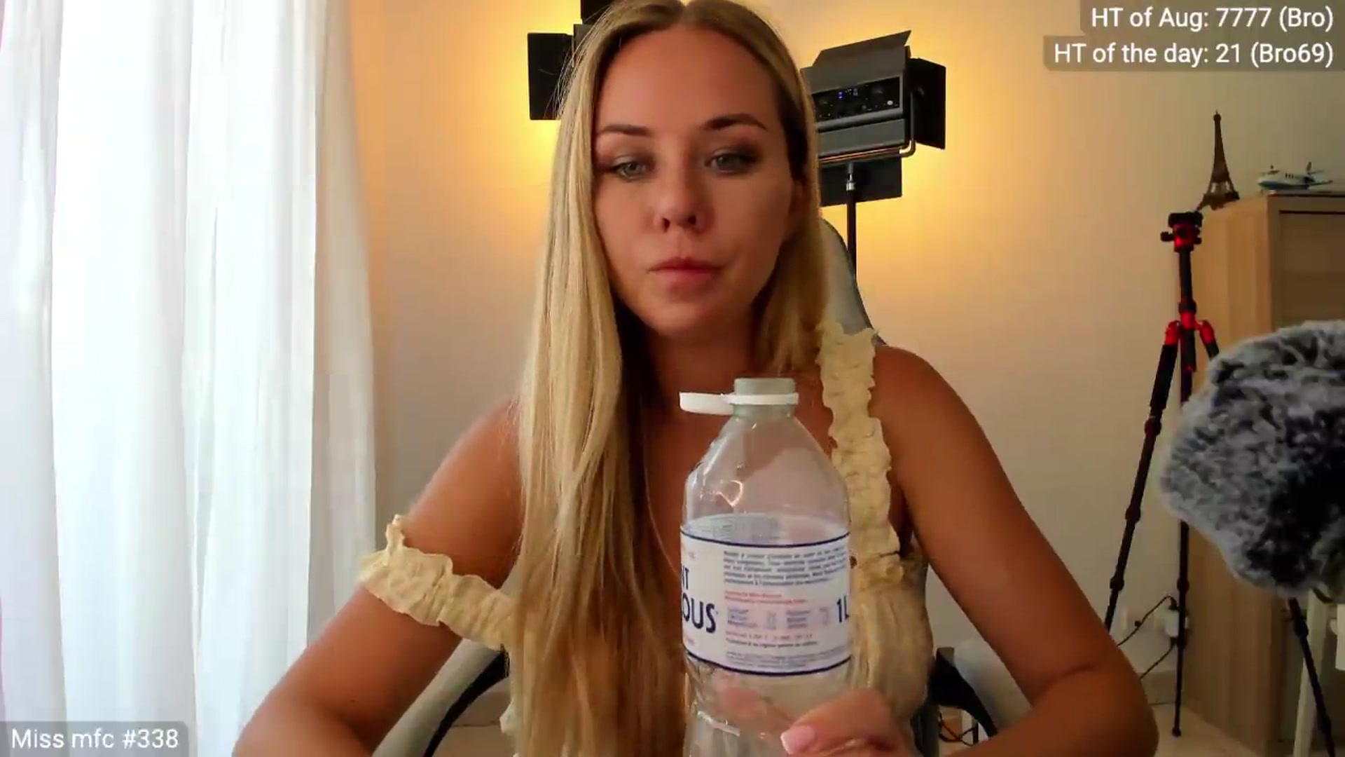 Gallery image thumbnail from Linda_0nline's myfreecams stream on, 08/19/2026, 09:34 image 6 of 20