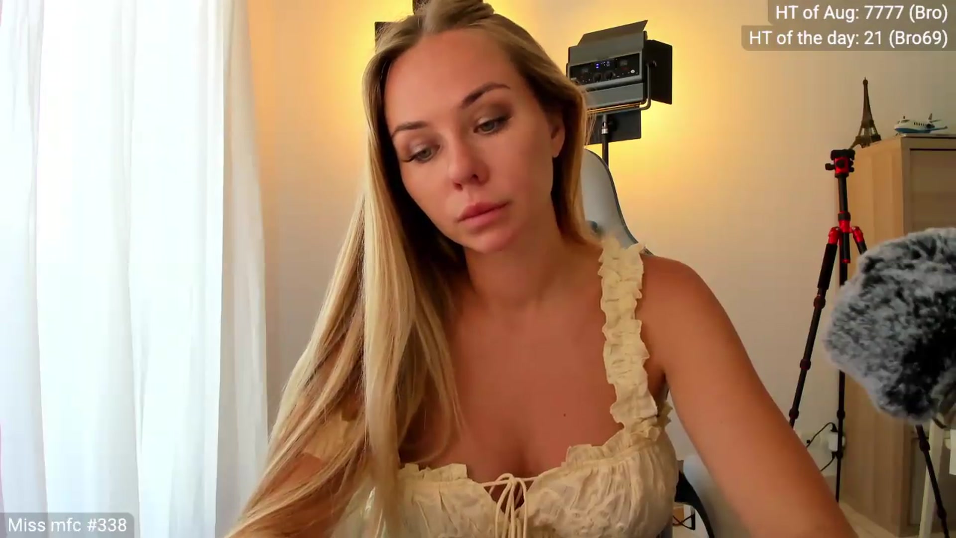Gallery image thumbnail from Linda_0nline's myfreecams stream on, 08/19/2026, 09:34 image 12 of 20