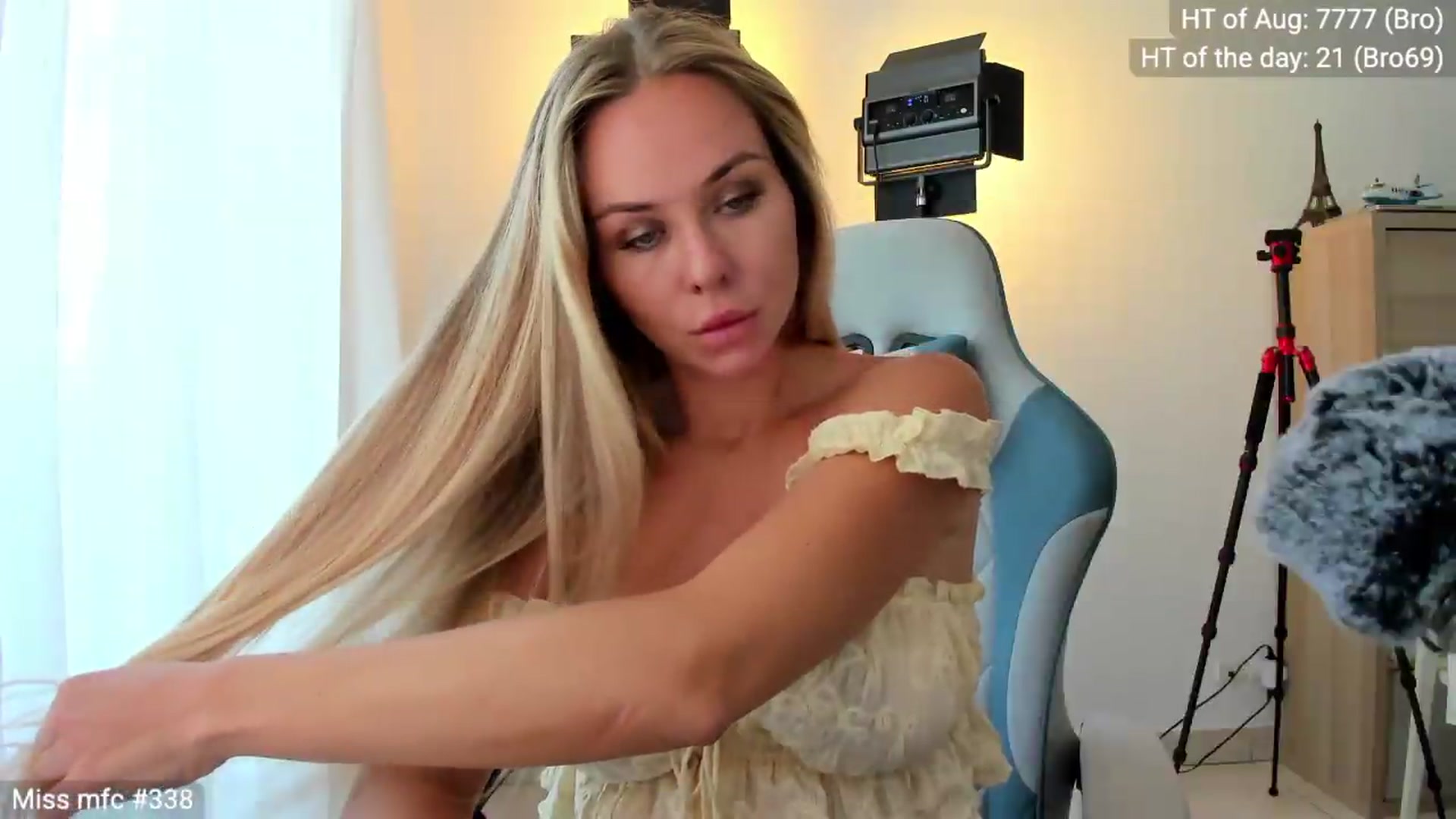 Gallery image thumbnail from Linda_0nline's myfreecams stream on, 08/19/2026, 09:34 image 19 of 20
