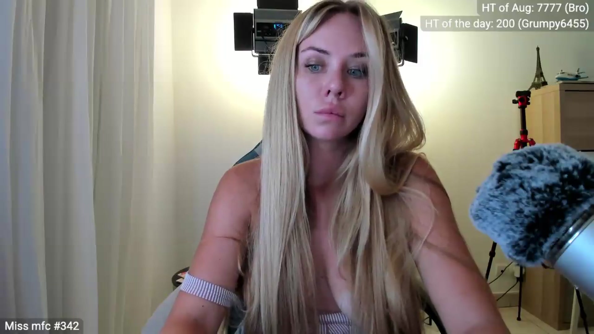 Gallery image thumbnail from Linda_0nline's myfreecams stream on, 08/19/2026, 19:00 image 18 of 20