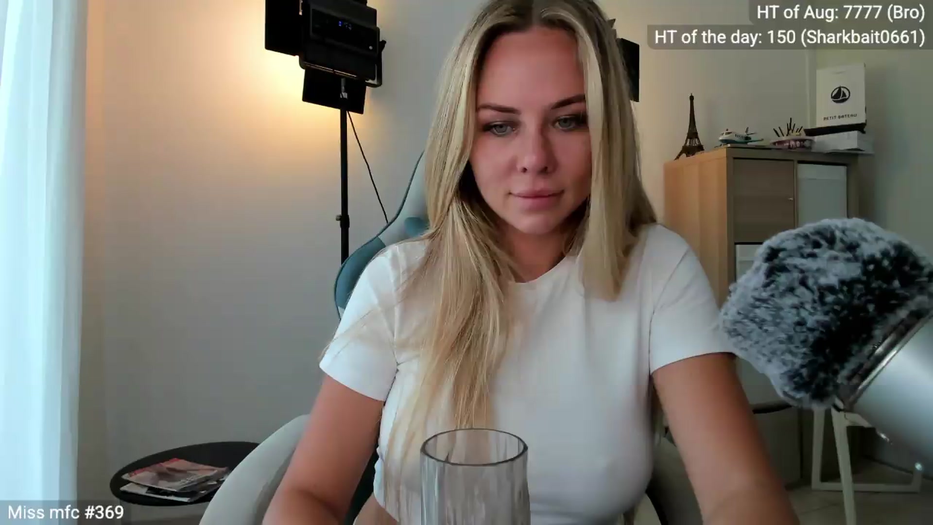 Gallery image thumbnail from Linda_0nline's myfreecams stream on, 08/20/2026, 10:42 image 14 of 20