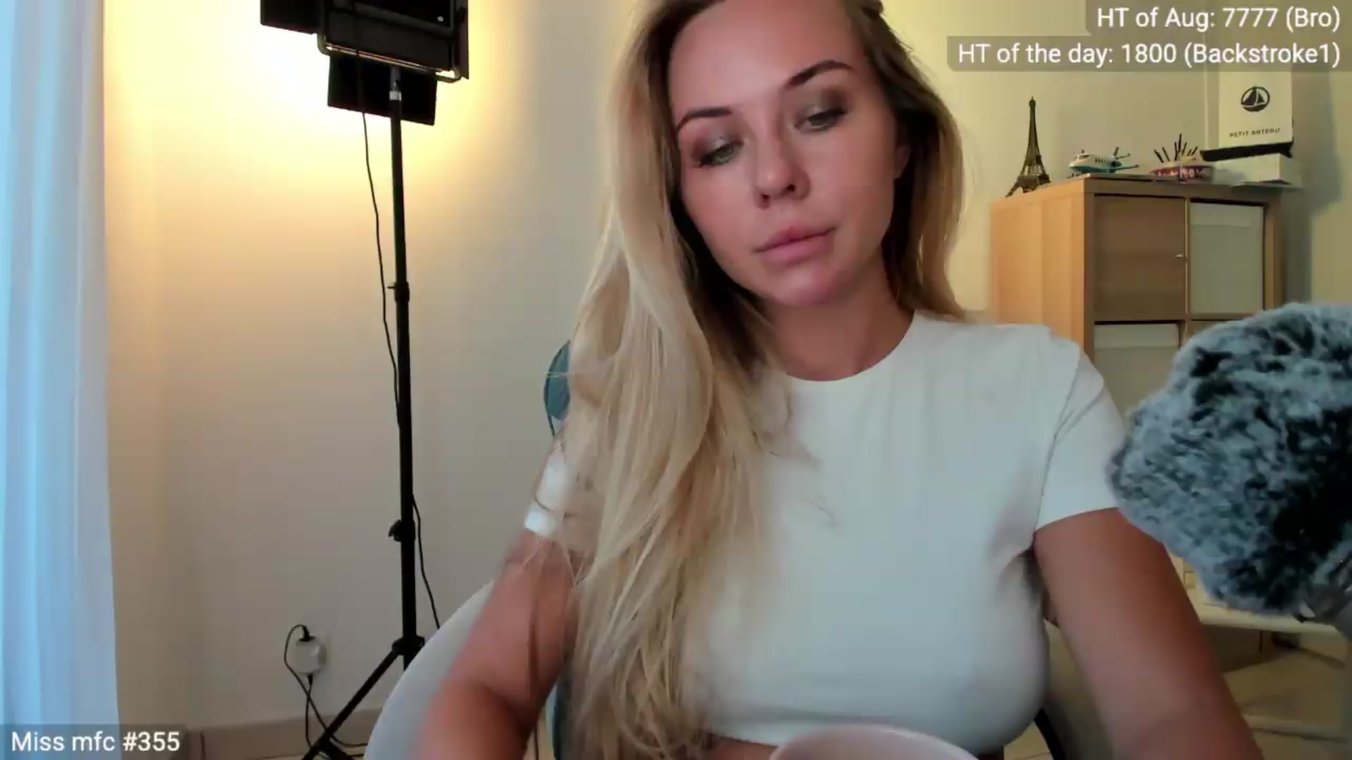 Gallery image thumbnail from Linda_0nline's myfreecams stream on, 08/20/2026, 17:31 image 16 of 20