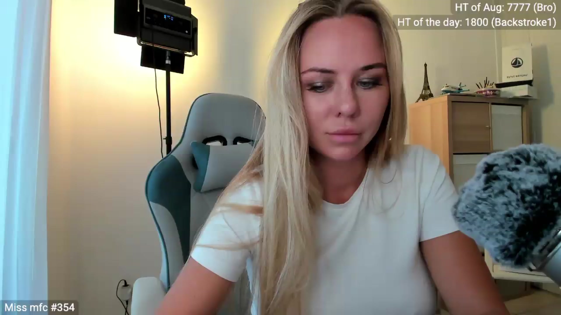 Gallery image thumbnail from Linda_0nline's myfreecams stream on, 08/20/2026, 17:31 image 11 of 20
