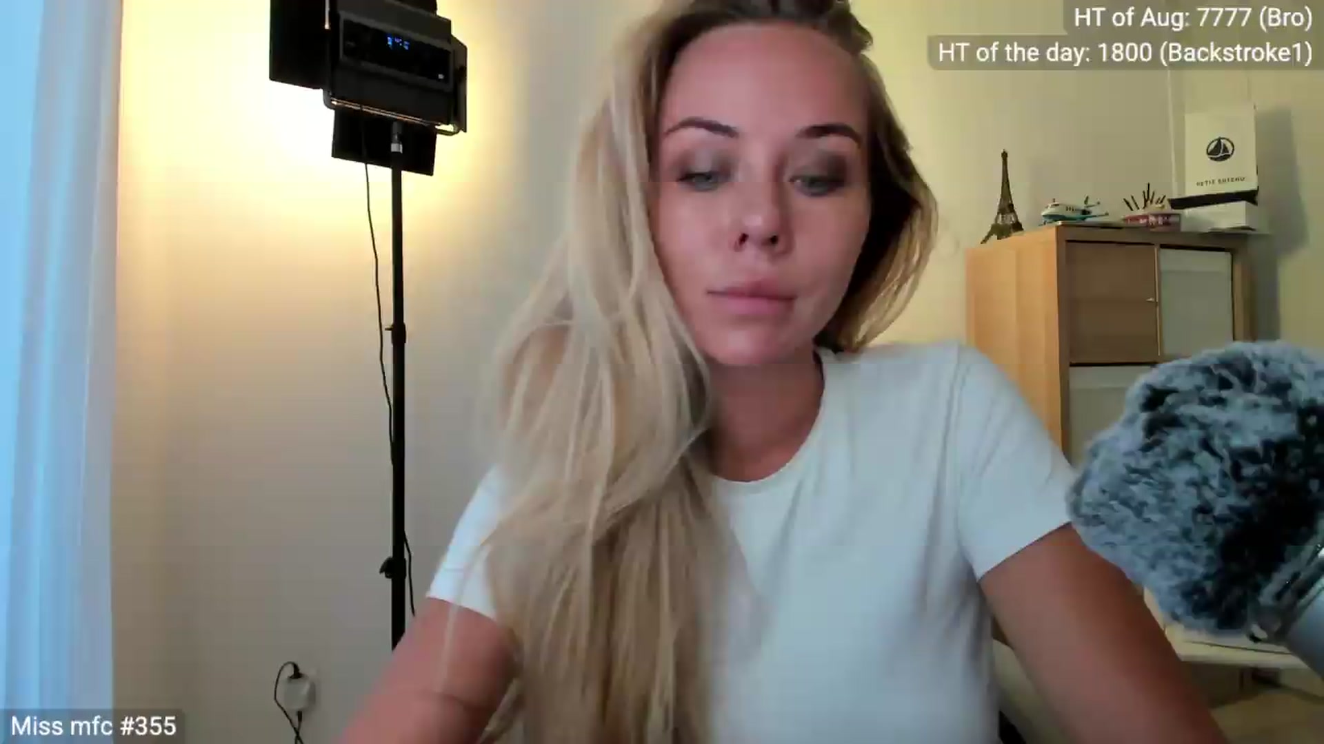 Gallery image thumbnail from Linda_0nline's myfreecams stream on, 08/20/2026, 17:31 image 19 of 20