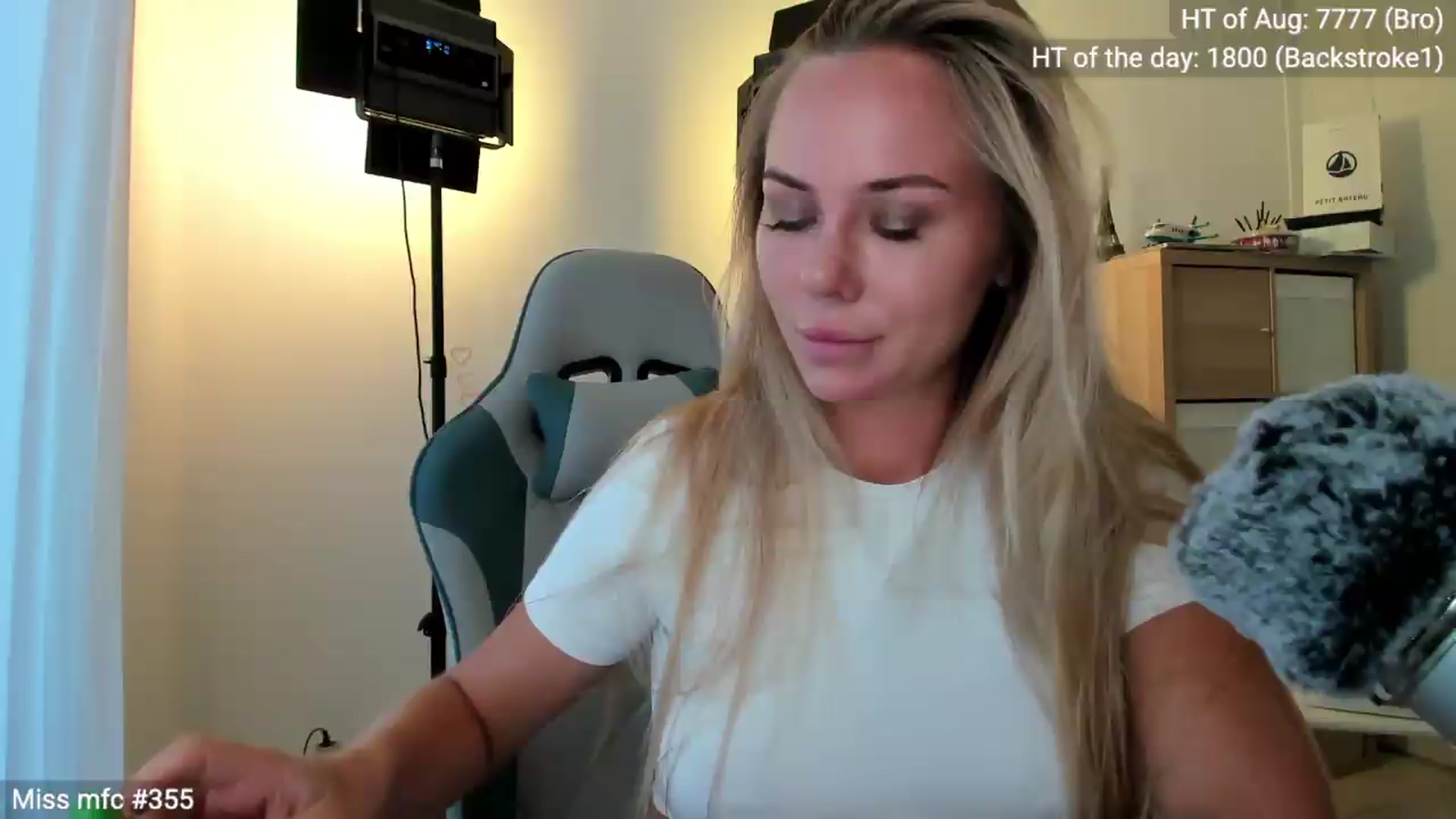 Gallery image thumbnail from Linda_0nline's myfreecams stream on, 08/20/2026, 17:31 image 15 of 20