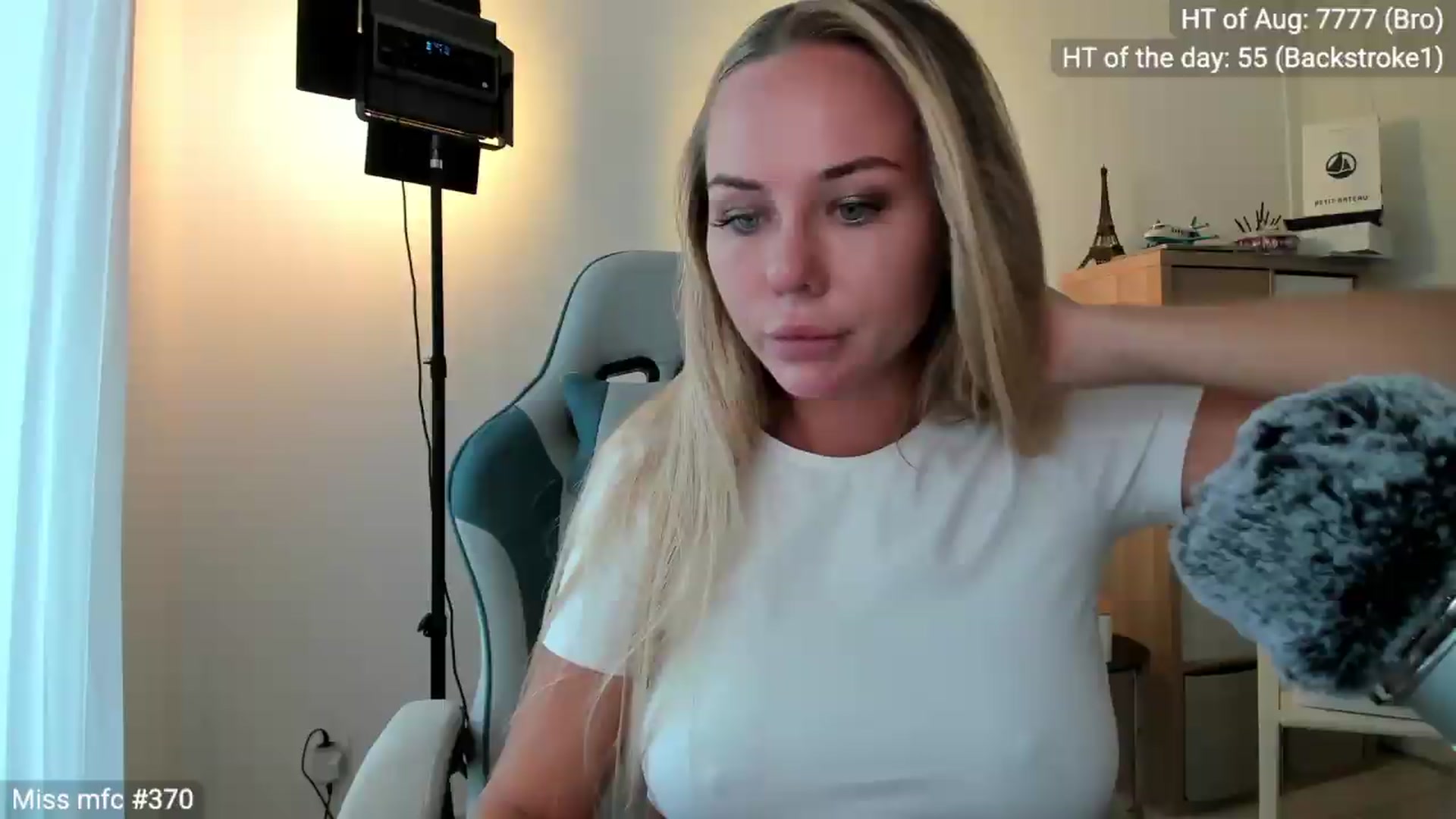 Gallery image thumbnail from Linda_0nline's myfreecams stream on, 08/20/2026, 17:31 image 7 of 20