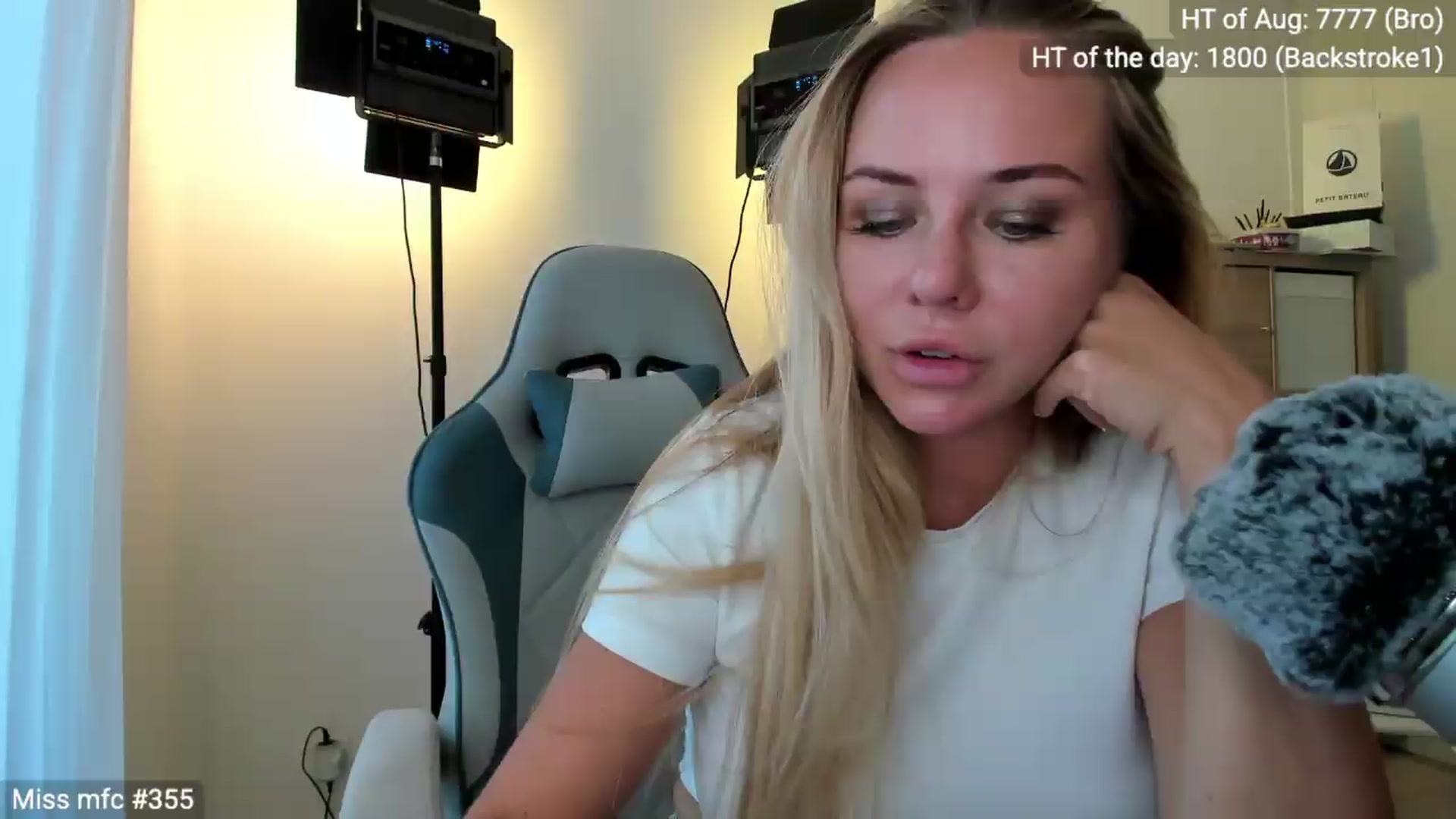 Gallery image thumbnail from Linda_0nline's myfreecams stream on, 08/20/2026, 17:31 image 12 of 20