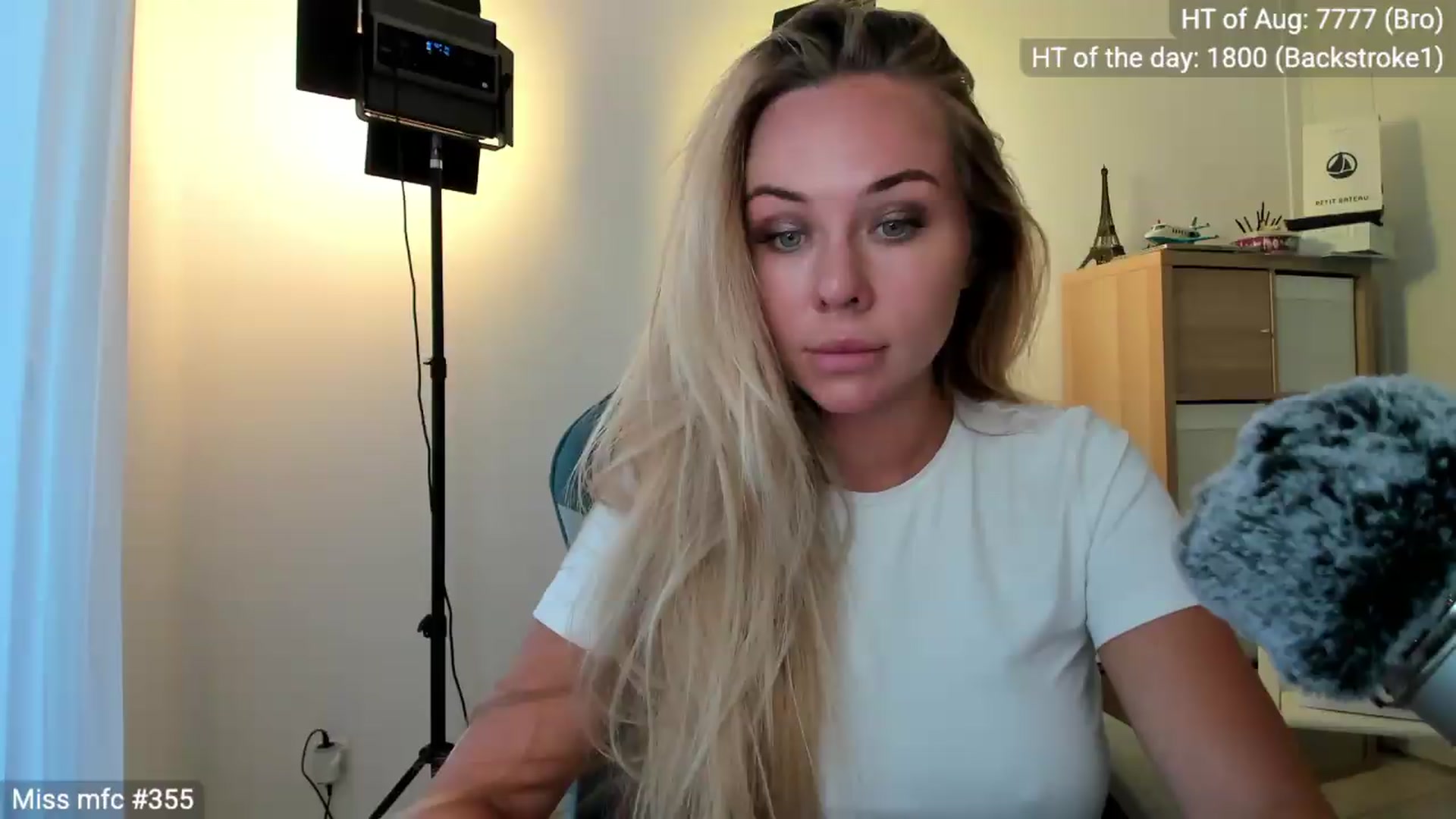 Gallery image thumbnail from Linda_0nline's myfreecams stream on, 08/20/2026, 17:31 image 18 of 20