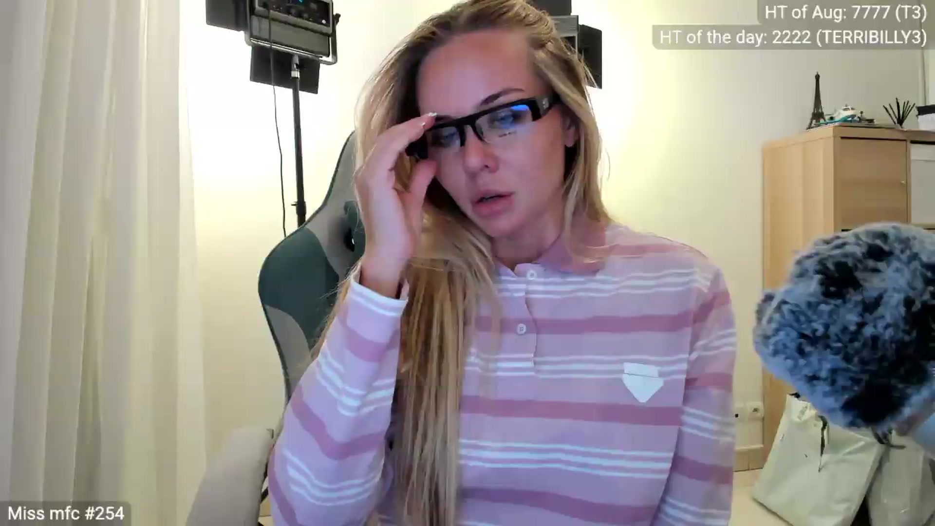 Gallery image thumbnail from Linda_0nline's myfreecams stream on, 08/22/2026, 19:39 image 16 of 20