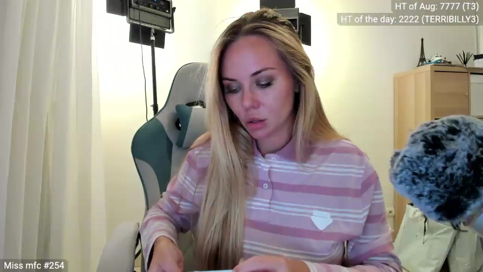 Gallery image thumbnail from Linda_0nline's myfreecams stream on, 08/22/2026, 19:39 image 18 of 20