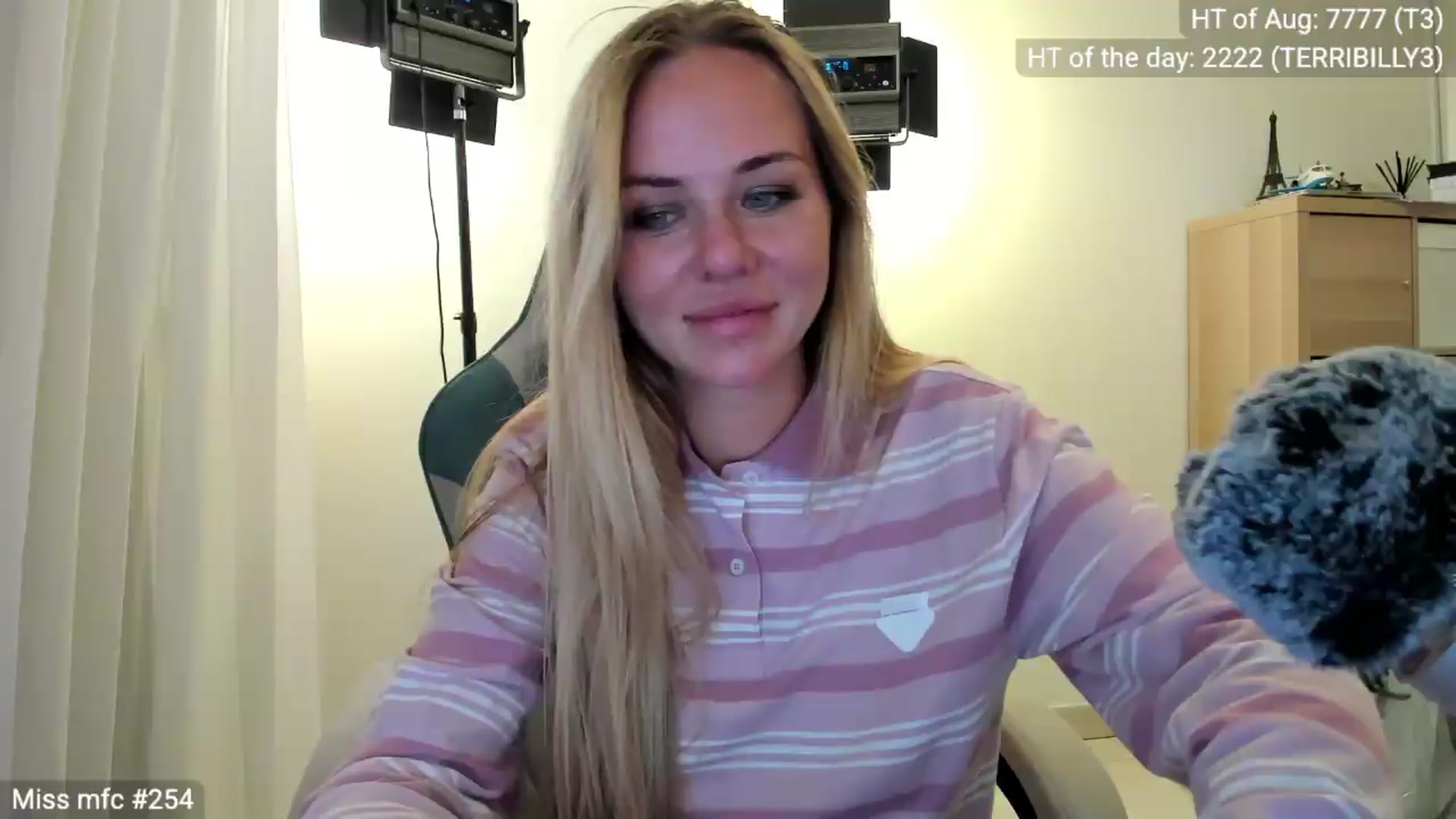Gallery image thumbnail from Linda_0nline's myfreecams stream on, 08/22/2026, 19:39 image 19 of 20