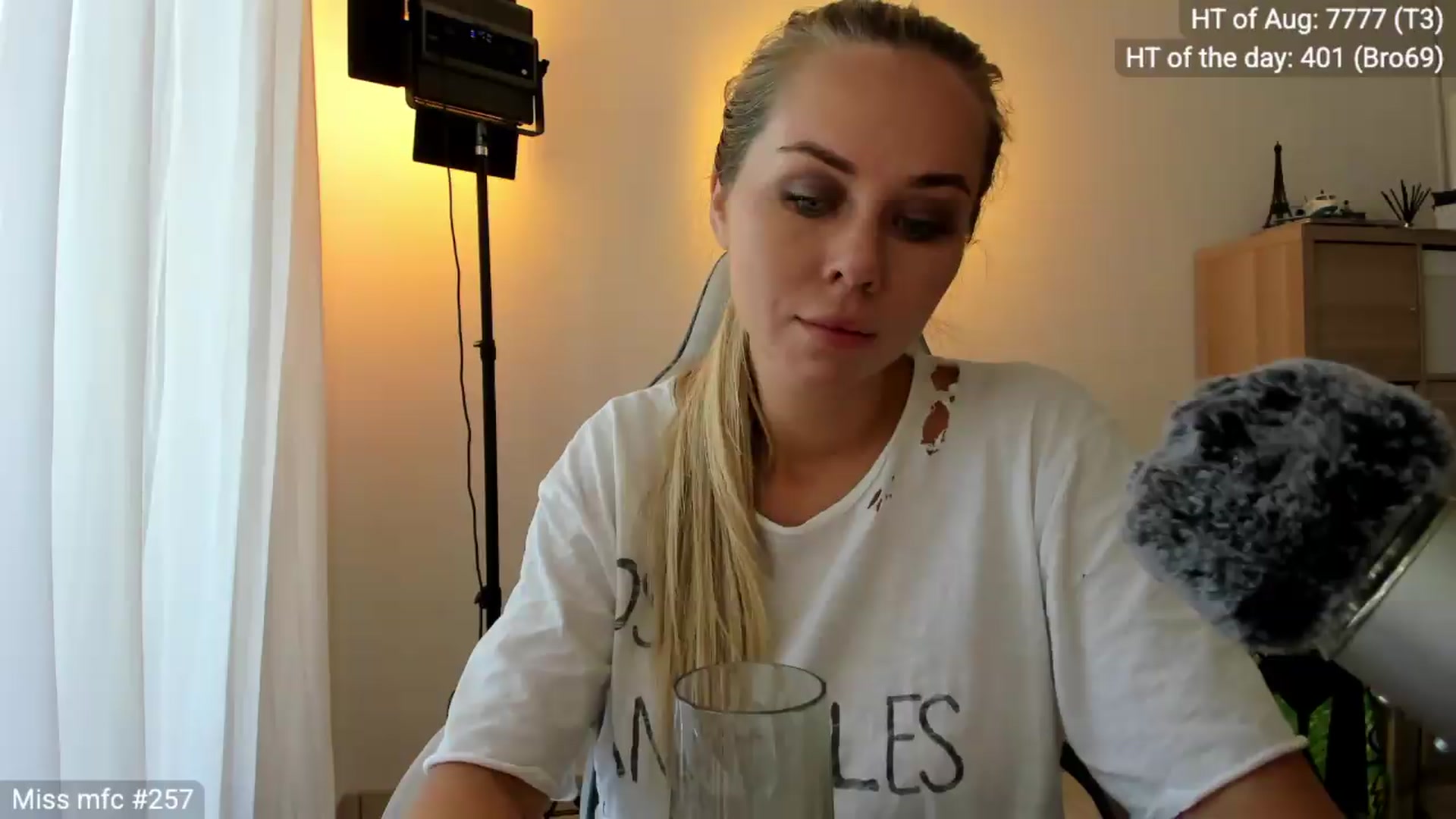 Gallery image thumbnail from Linda_0nline's myfreecams stream on, 08/23/2026, 10:25 image 14 of 20