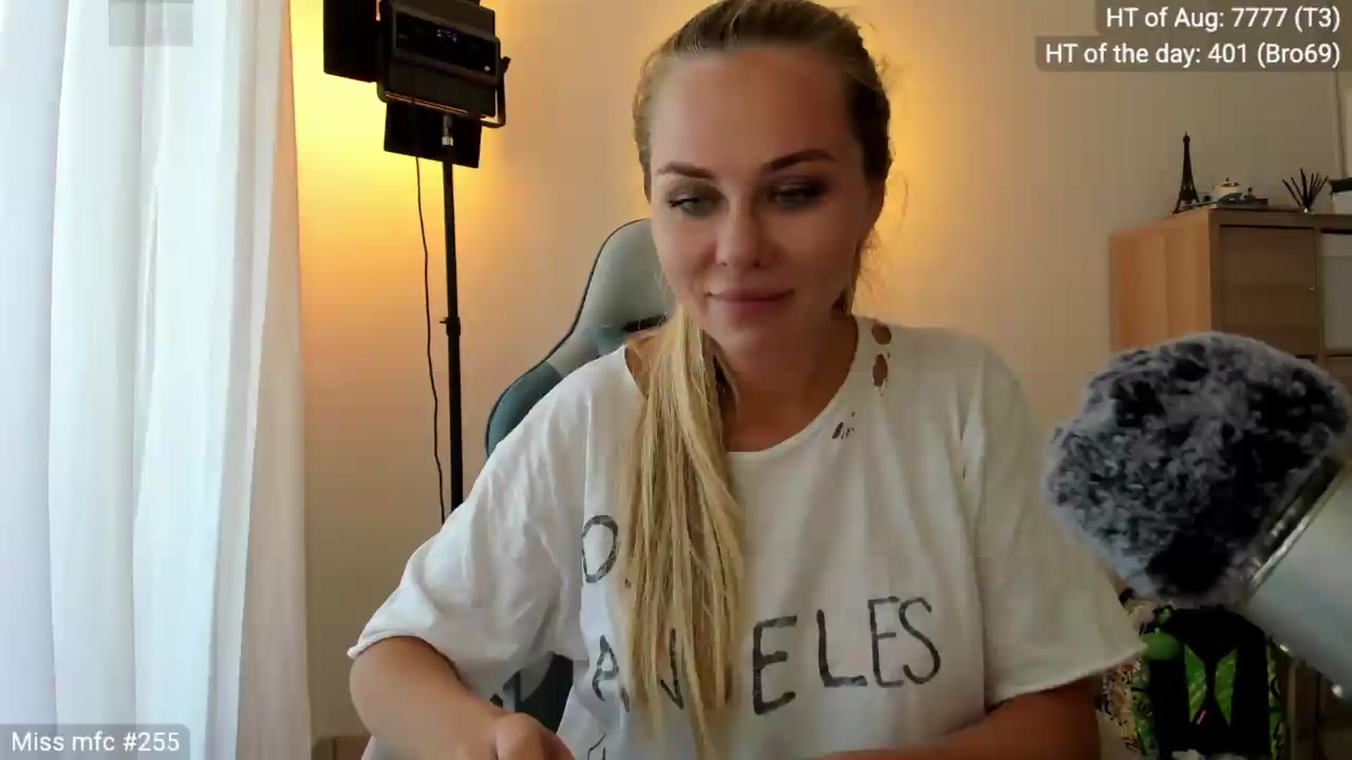 Gallery image thumbnail from Linda_0nline's myfreecams stream on, 08/23/2026, 10:25 image 17 of 20