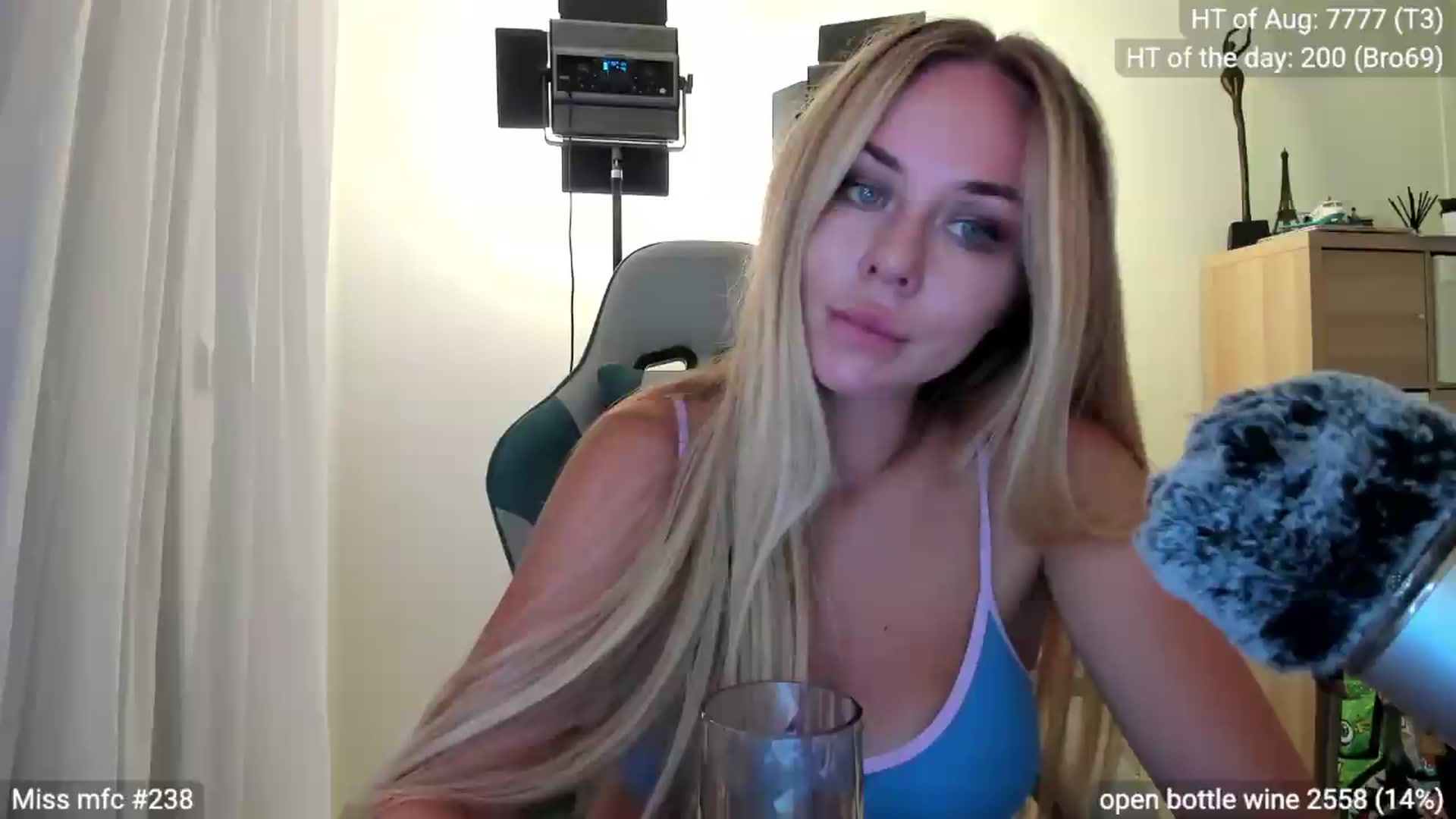 Gallery image thumbnail from Linda_0nline's myfreecams stream on, 08/23/2026, 19:26 image 8 of 20