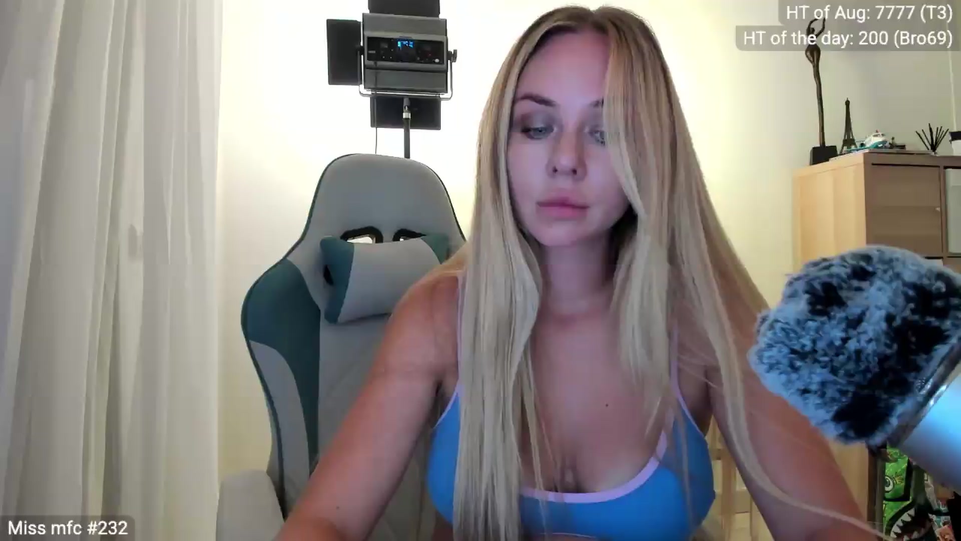 Gallery image thumbnail from Linda_0nline's myfreecams stream on, 08/23/2026, 19:26 image 17 of 20