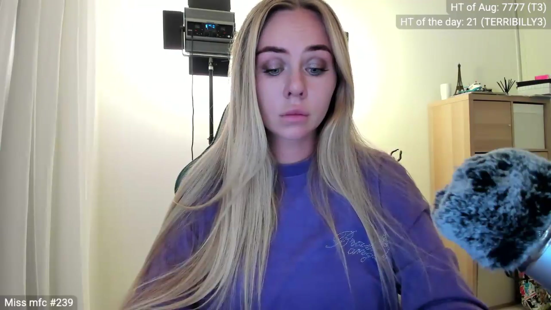 Gallery image thumbnail from Linda_0nline's myfreecams stream on, 08/24/2026, 19:01 image 17 of 20