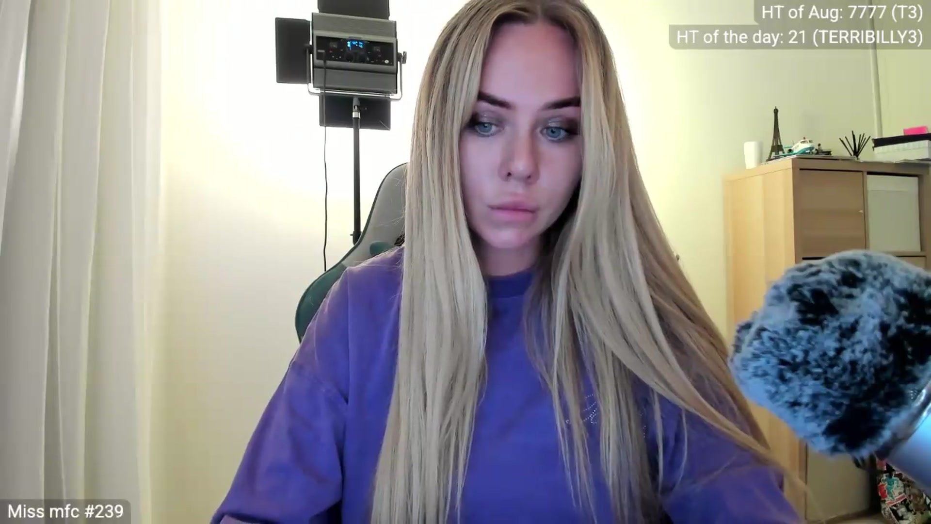 Gallery image thumbnail from Linda_0nline's myfreecams stream on, 08/24/2026, 19:01 image 15 of 20