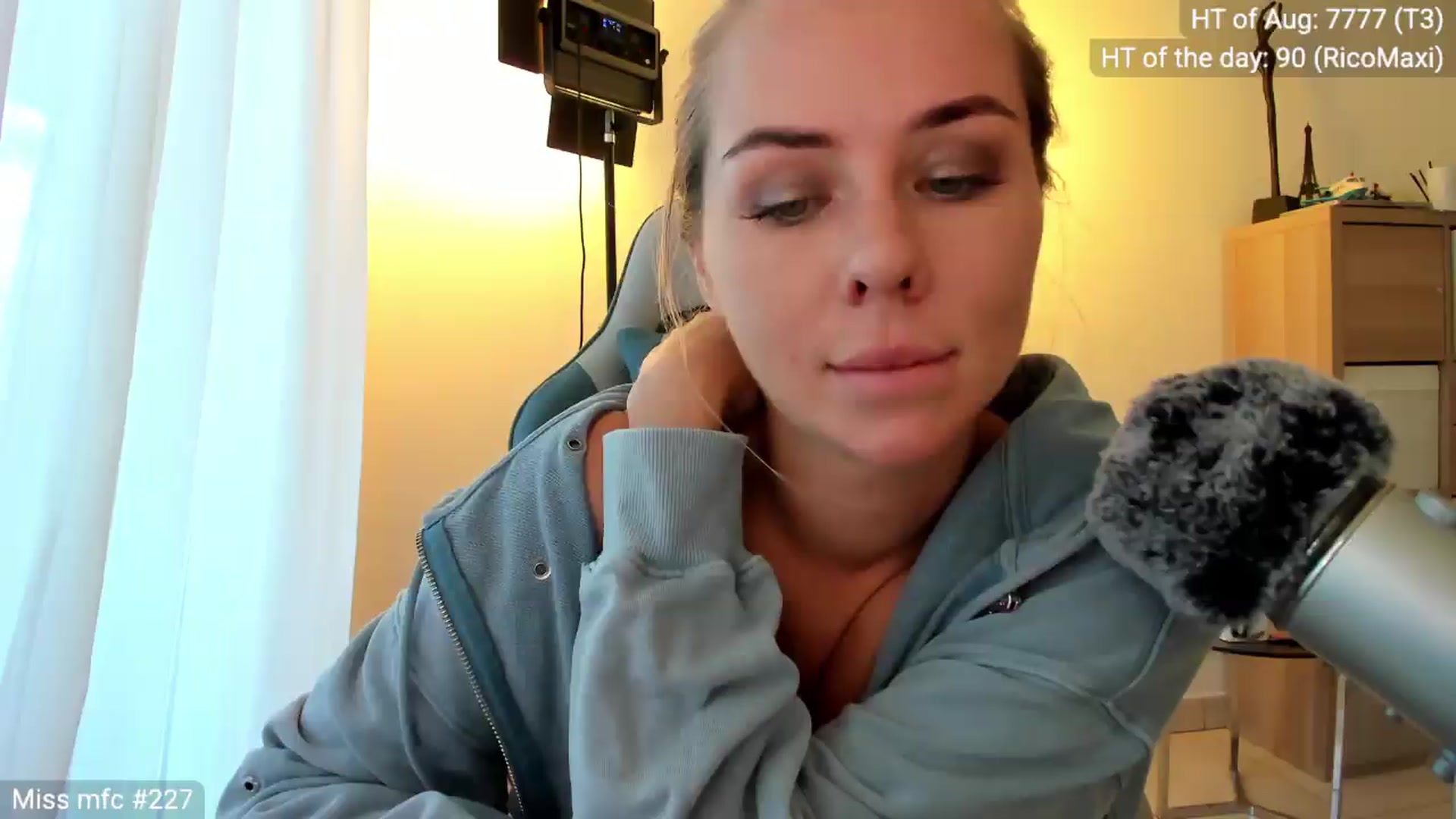 Gallery image thumbnail from Linda_0nline's myfreecams stream on, 08/25/2026, 17:59 image 10 of 20