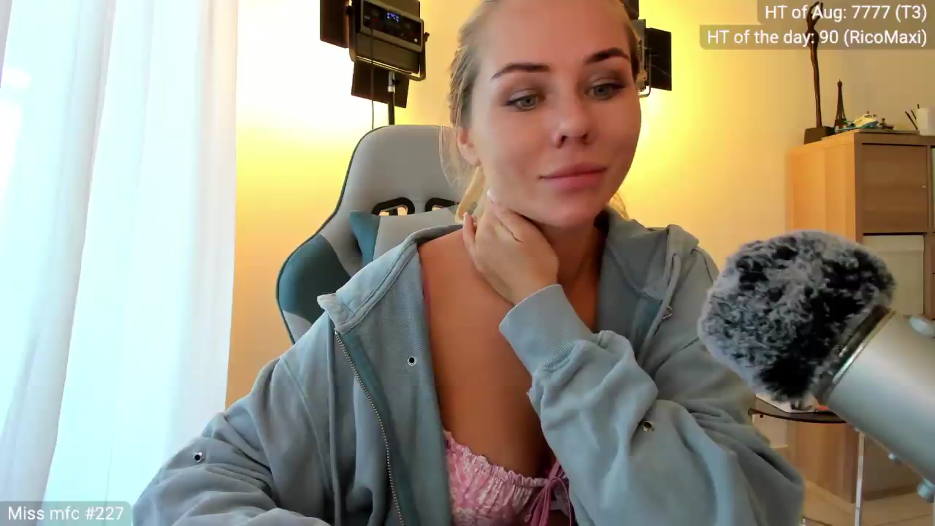 Gallery image thumbnail from Linda_0nline's myfreecams stream on, 08/25/2026, 17:59 image 7 of 20