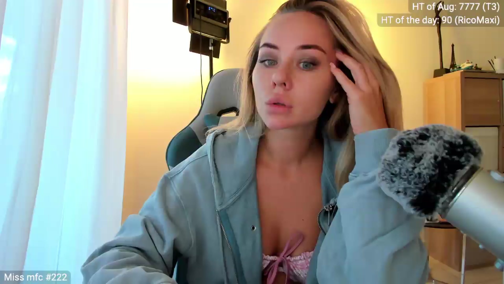 Gallery image thumbnail from Linda_0nline's myfreecams stream on, 08/25/2026, 17:59 image 16 of 20