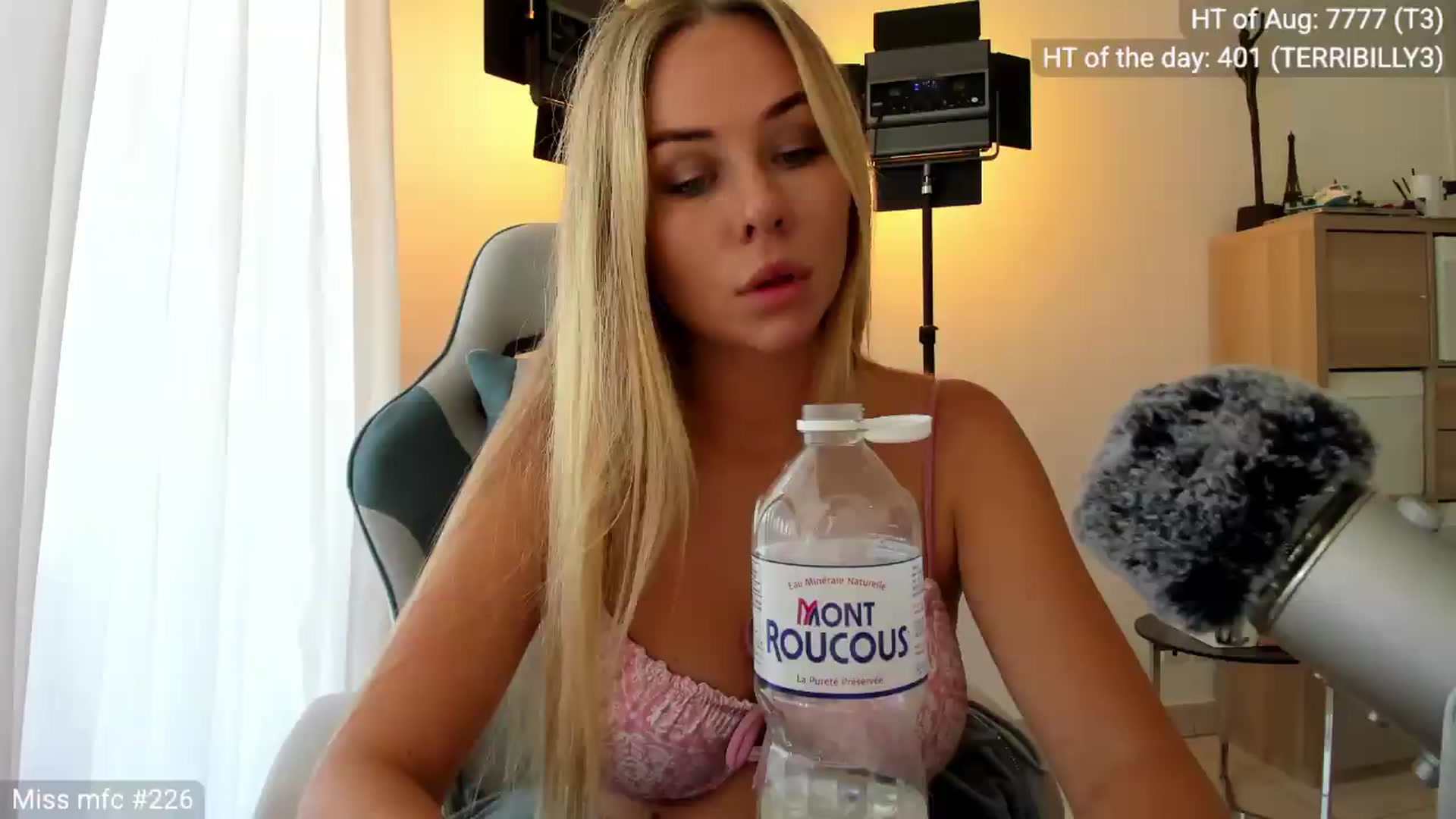 Gallery image thumbnail from Linda_0nline's myfreecams stream on, 08/26/2026, 10:20 image 16 of 20