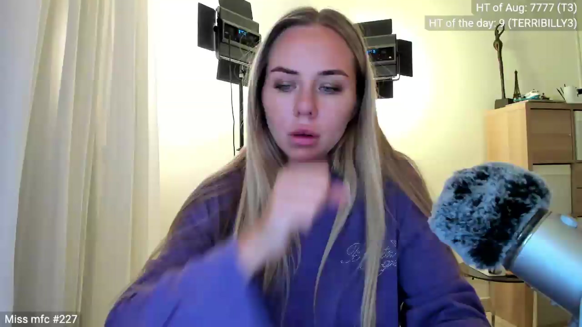 Gallery image thumbnail from Linda_0nline's myfreecams stream on, 08/26/2026, 20:04 image 17 of 20