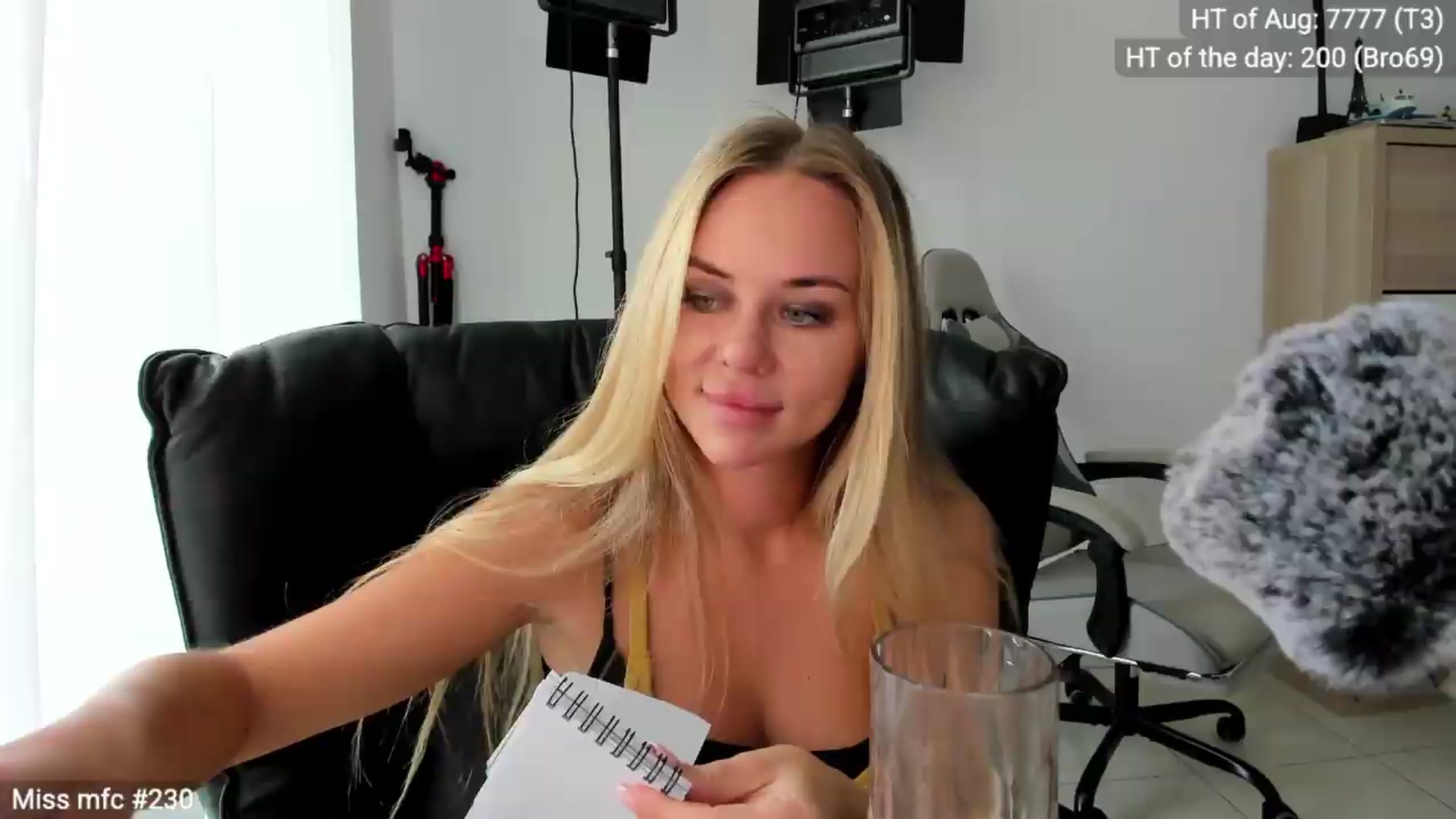 Gallery image thumbnail from Linda_0nline's myfreecams stream on, 08/28/2026, 10:02 image 1 of 20