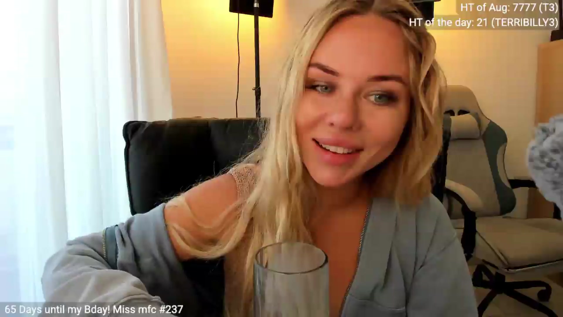 Gallery image thumbnail from Linda_0nline's myfreecams stream on, 08/29/2026, 10:39 image 9 of 20