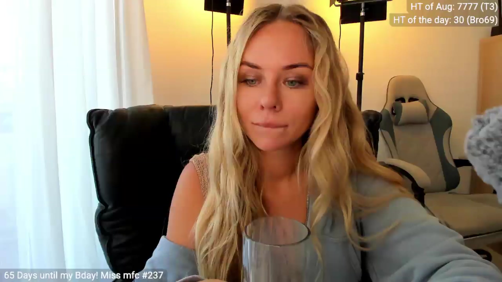 Gallery image thumbnail from Linda_0nline's myfreecams stream on, 08/29/2026, 10:39 image 11 of 20