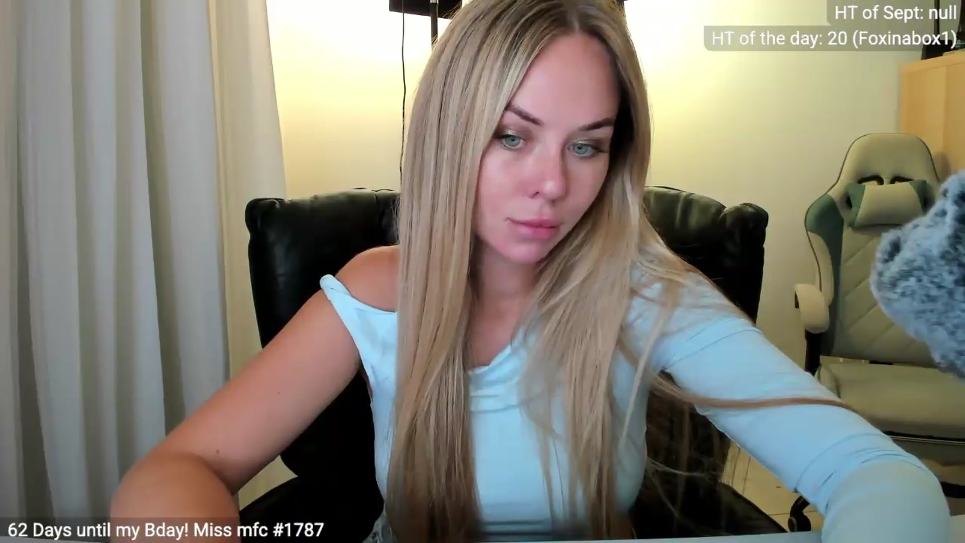 Gallery image thumbnail from Linda_0nline's myfreecams stream on, 09/01/2026, 21:23 image 15 of 20