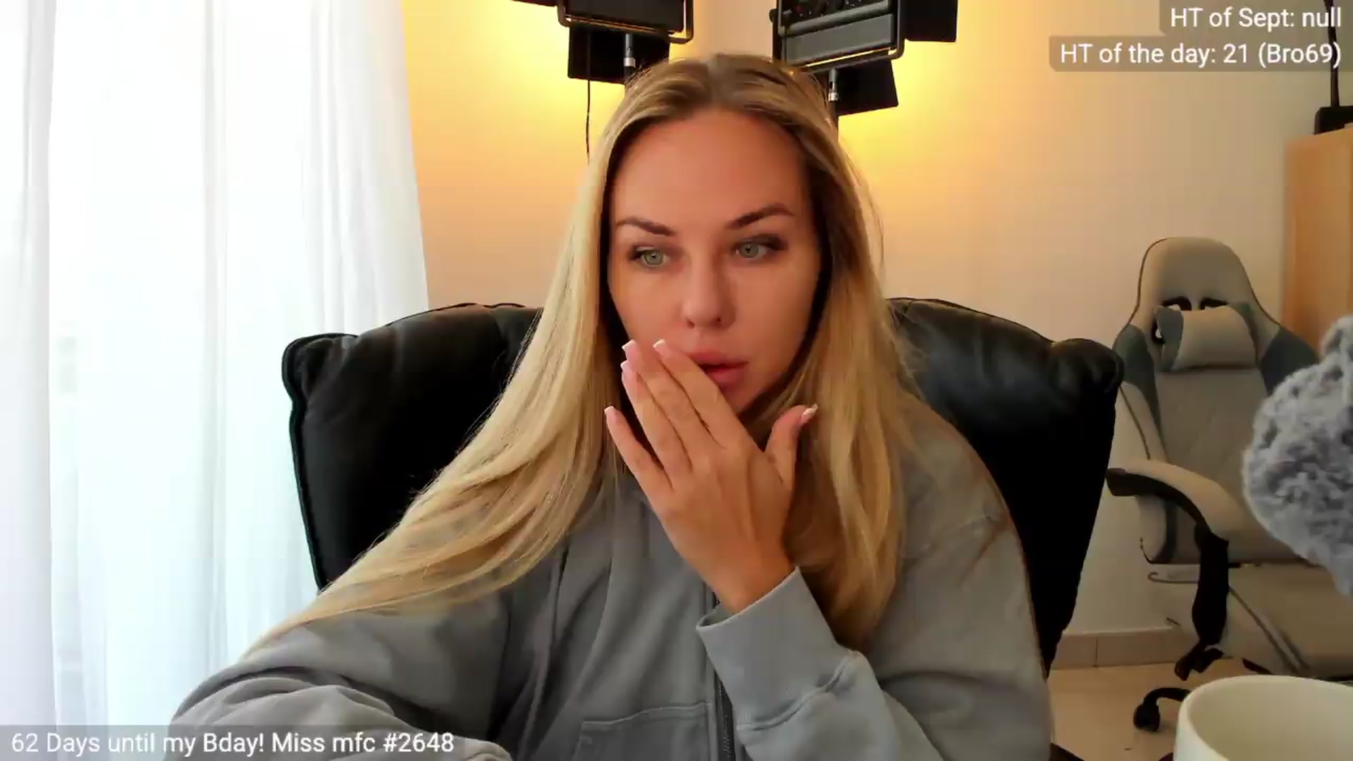 Gallery image thumbnail from Linda_0nline's myfreecams stream on, 09/02/2026, 10:04 image 19 of 20
