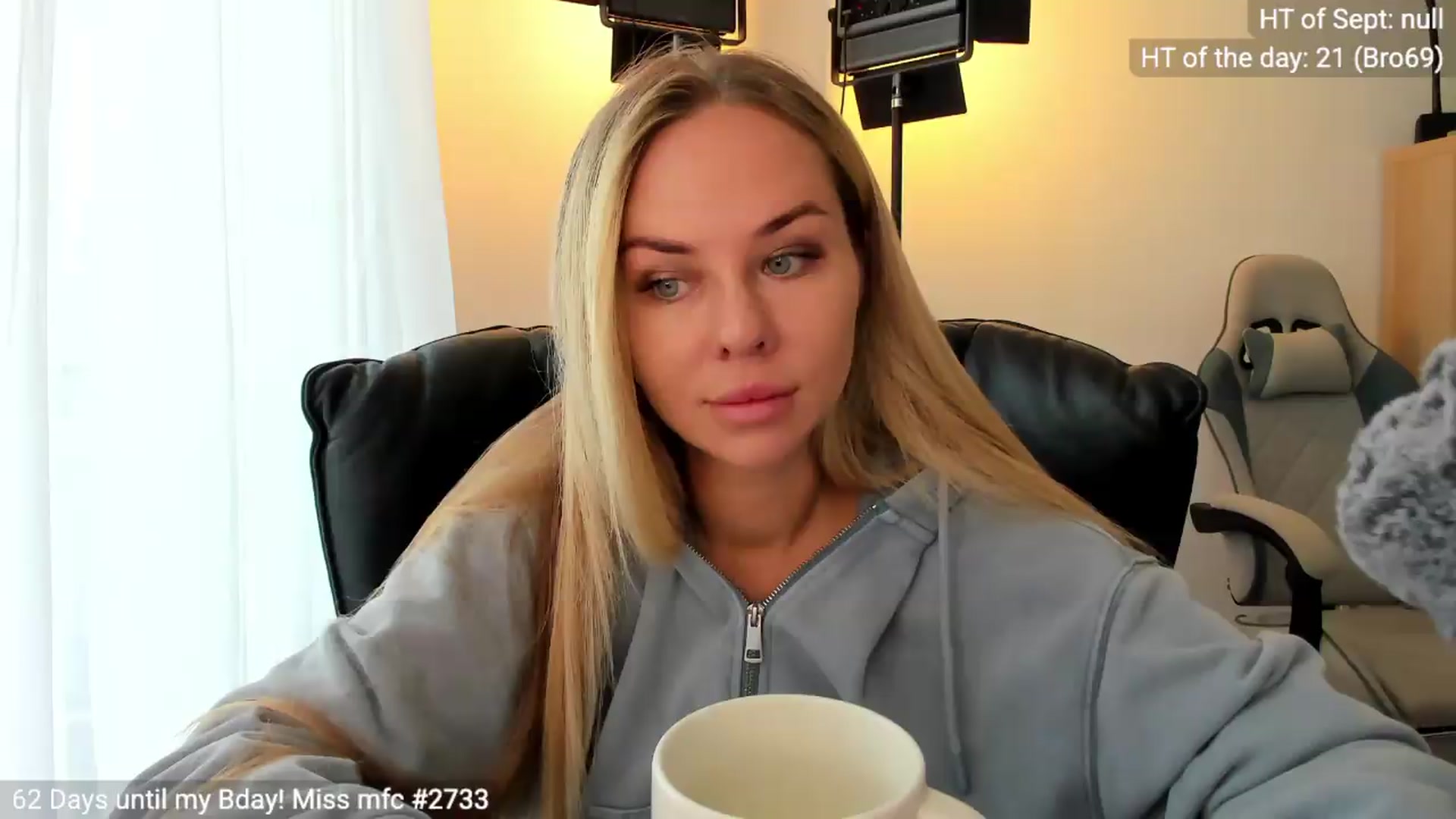 Gallery image thumbnail from Linda_0nline's myfreecams stream on, 09/02/2026, 10:04 image 6 of 20