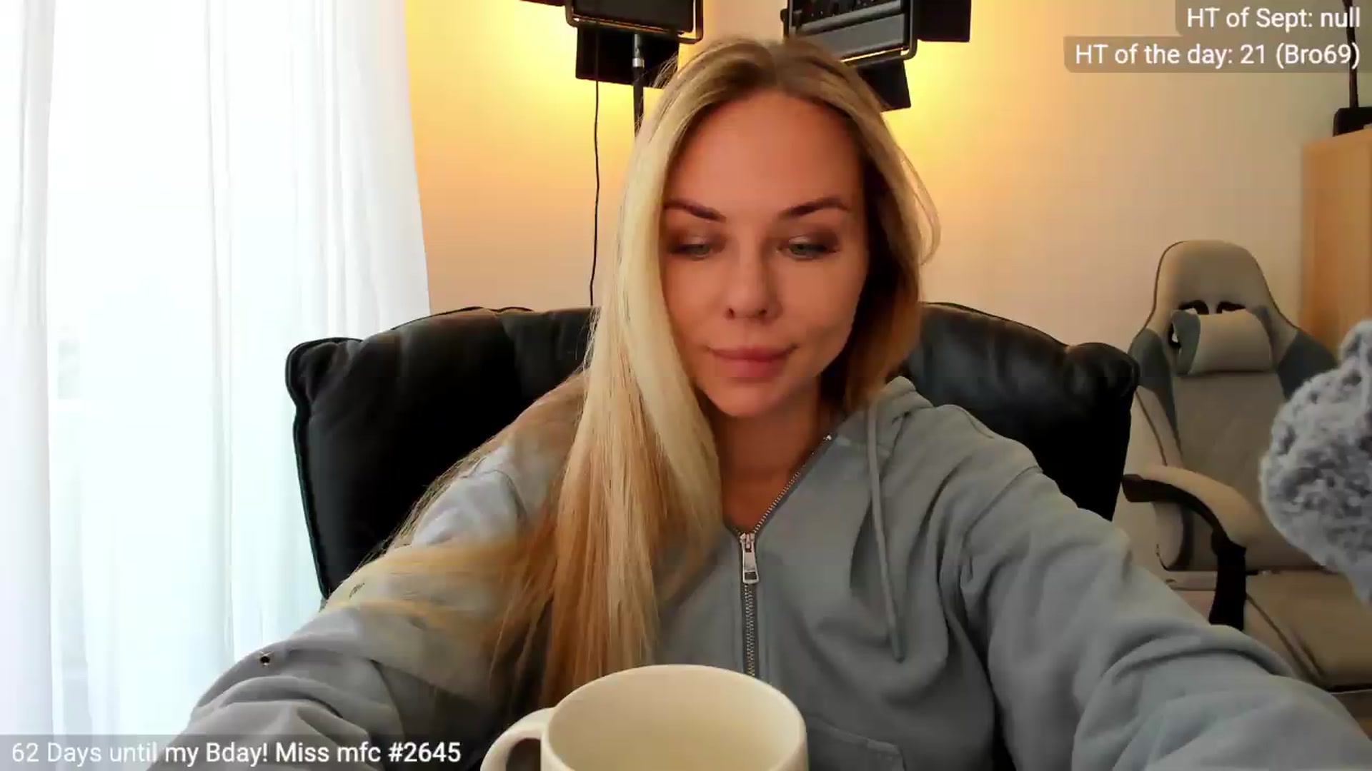 Gallery image thumbnail from Linda_0nline's myfreecams stream on, 09/02/2026, 10:04 image 14 of 20