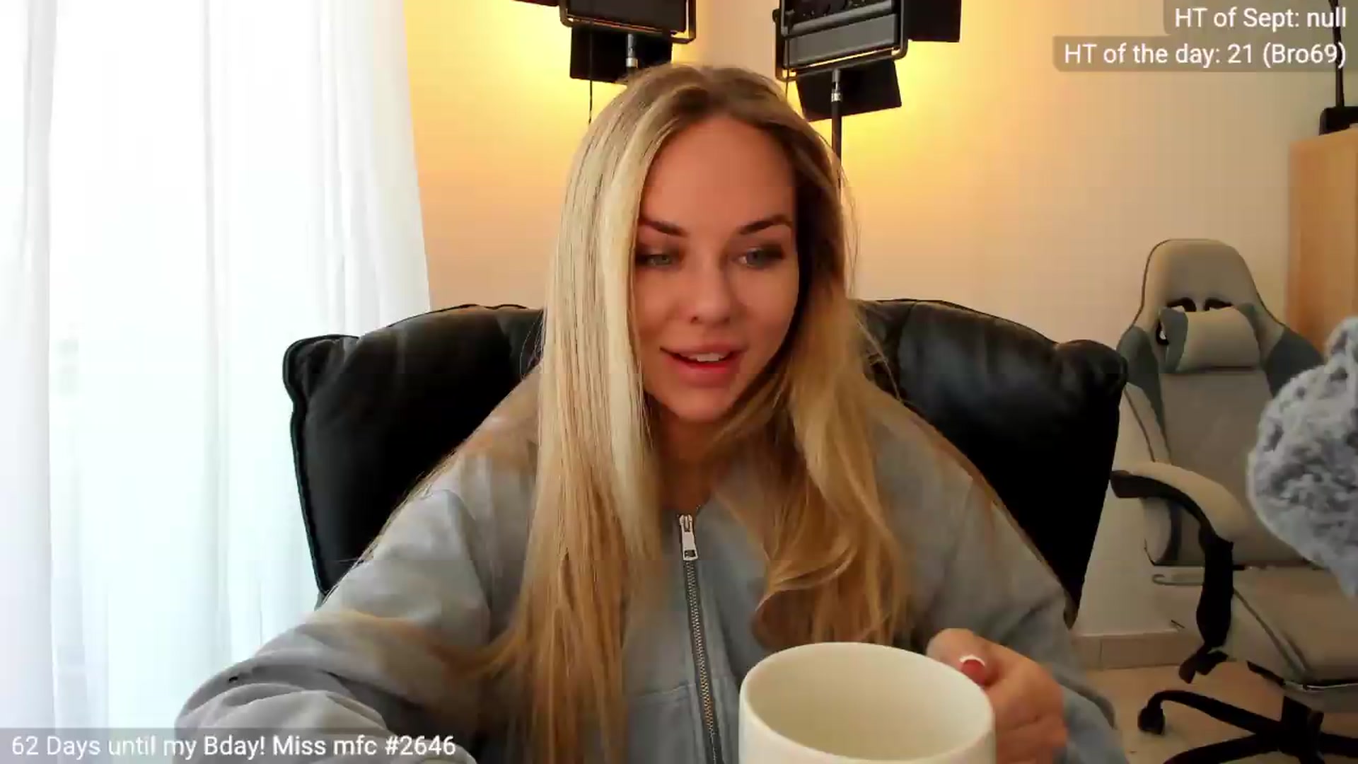 Gallery image thumbnail from Linda_0nline's myfreecams stream on, 09/02/2026, 10:04 image 18 of 20