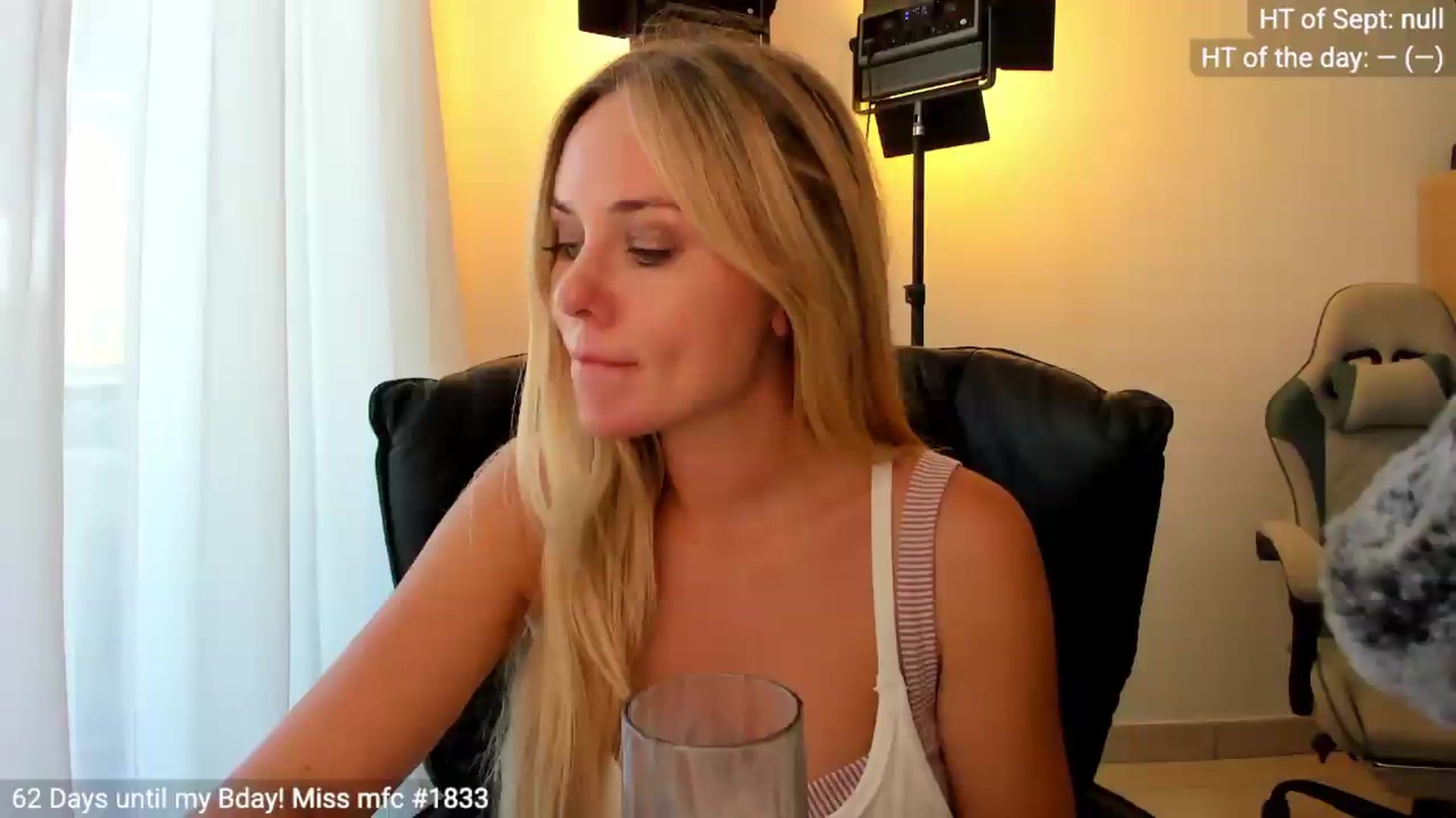 Gallery image thumbnail from Linda_0nline's myfreecams stream on, 09/03/2026, 15:47 image 3 of 20