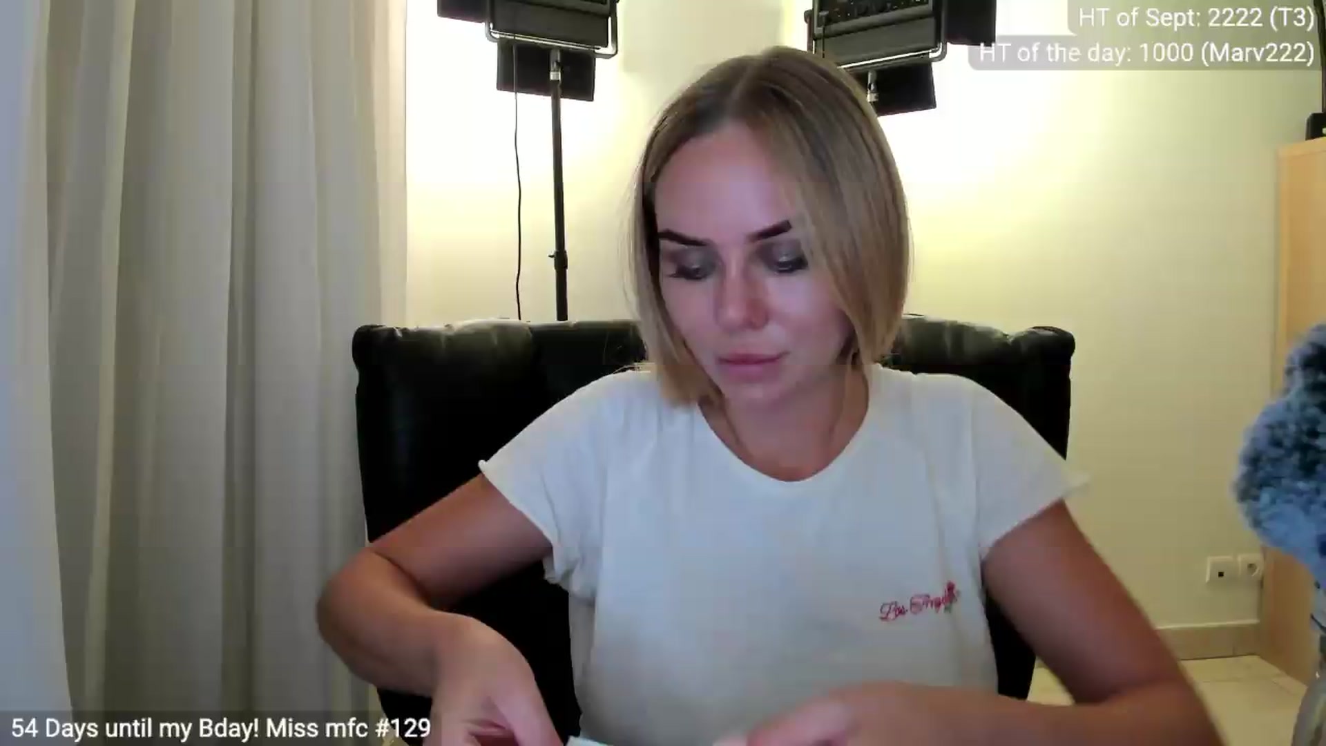 Gallery image thumbnail from Linda_0nline's myfreecams stream on, 09/10/2026, 20:57 image 17 of 20
