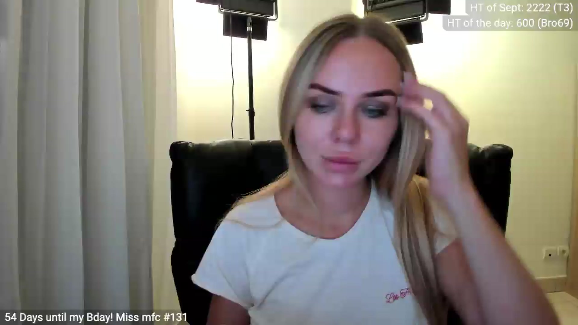Gallery image thumbnail from Linda_0nline's myfreecams stream on, 09/10/2026, 20:57 image 6 of 20