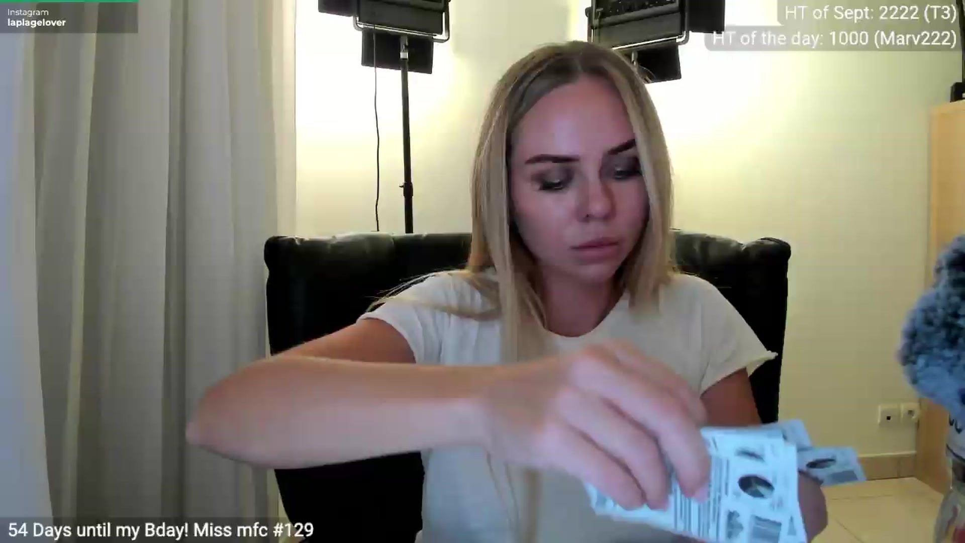 Gallery image thumbnail from Linda_0nline's myfreecams stream on, 09/10/2026, 20:57 image 15 of 20