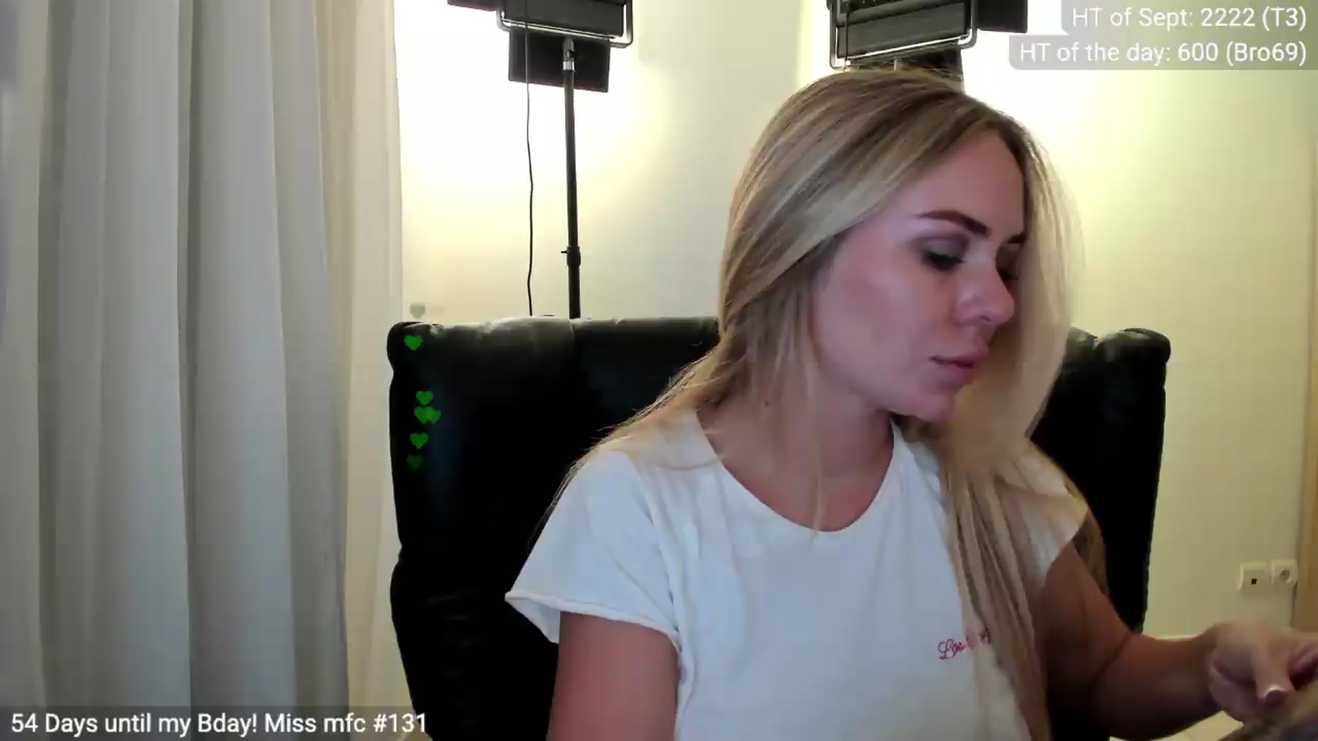 Gallery image thumbnail from Linda_0nline's myfreecams stream on, 09/10/2026, 20:57 image 4 of 20