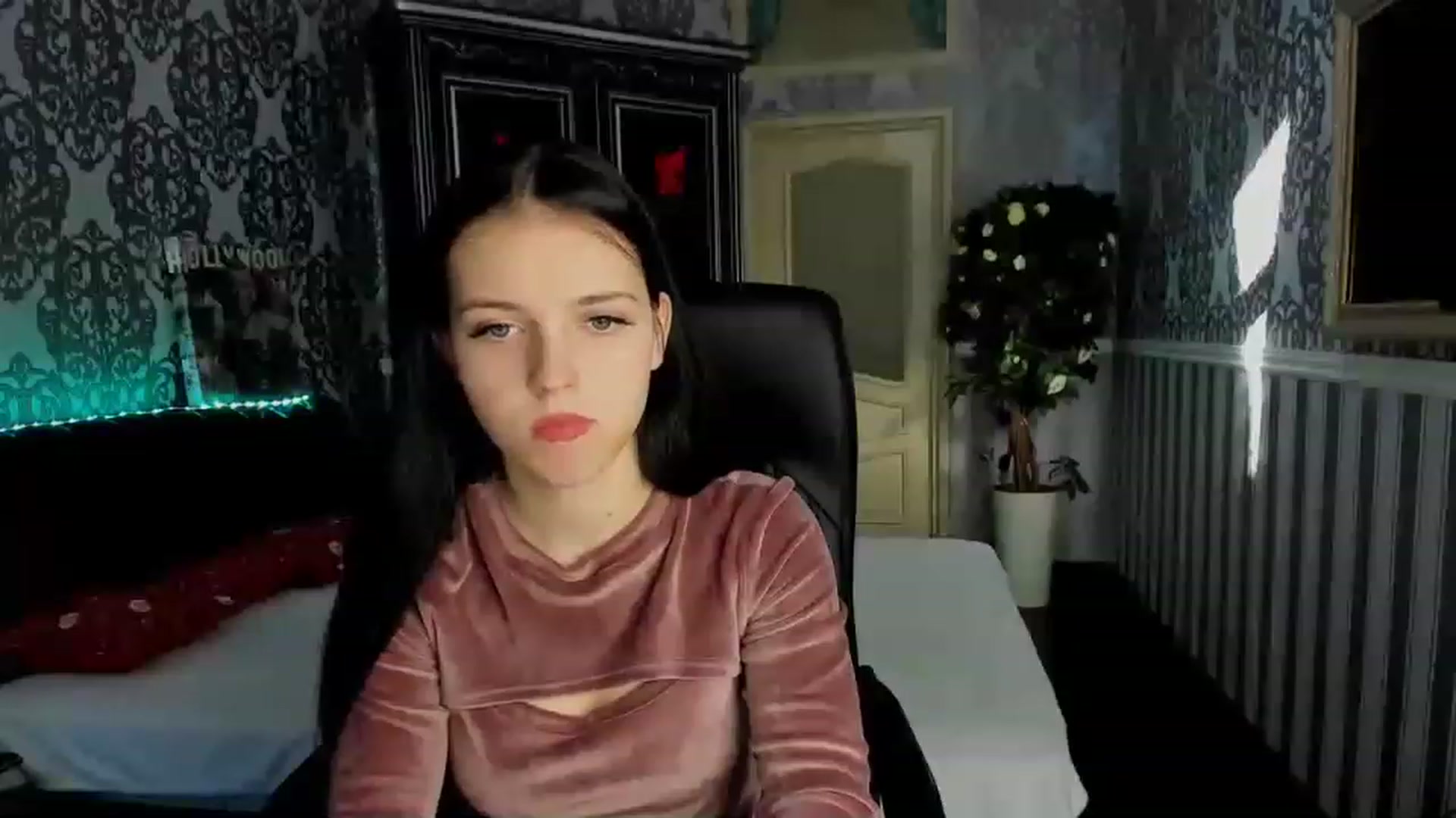 Gallery image thumbnail from Linda_Bright's myfreecams stream on, 12/28/2022, 09:34 image 6 of 20