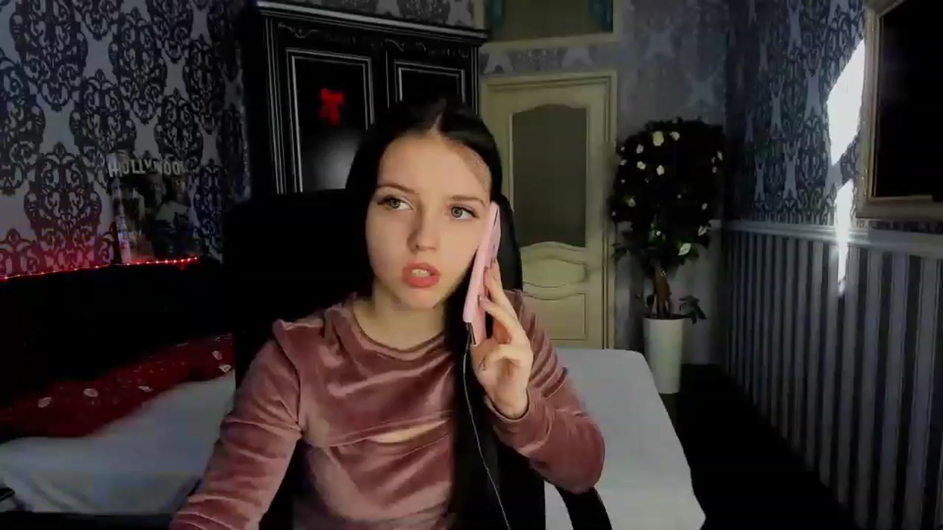 Gallery image thumbnail from Linda_Bright's myfreecams stream on, 12/28/2022, 09:34 image 18 of 20