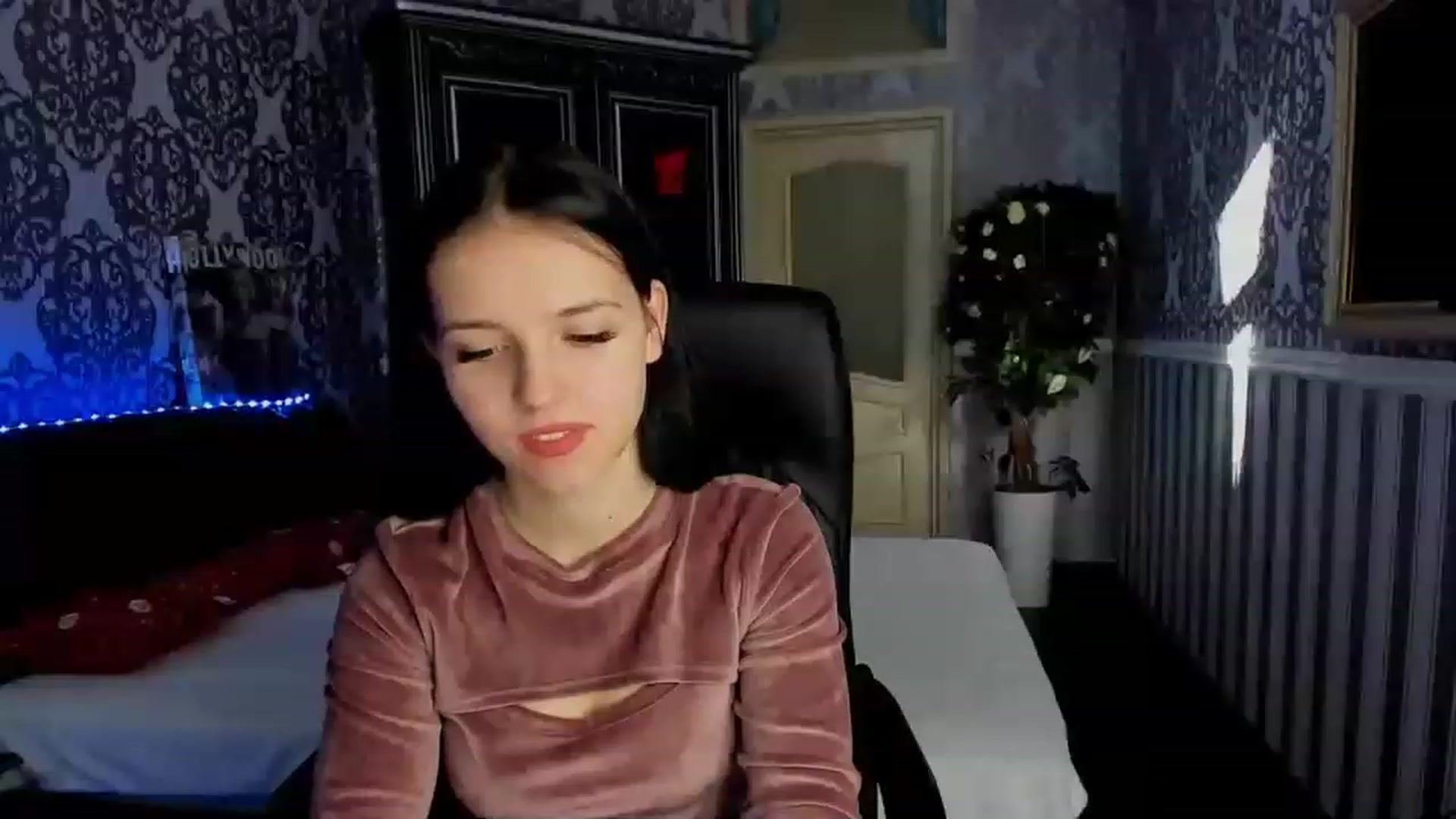 Gallery image thumbnail from Linda_Bright's myfreecams stream on, 12/28/2022, 09:34 image 2 of 20
