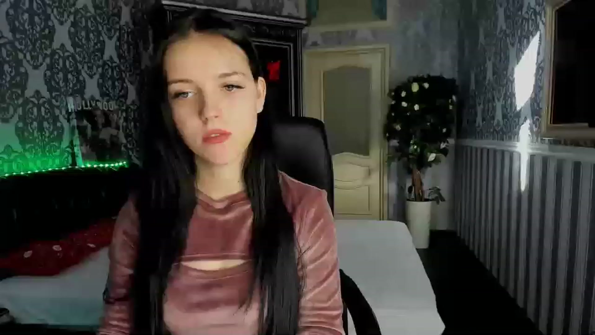 Gallery image thumbnail from Linda_Bright's myfreecams stream on, 12/28/2022, 09:34 image 13 of 20
