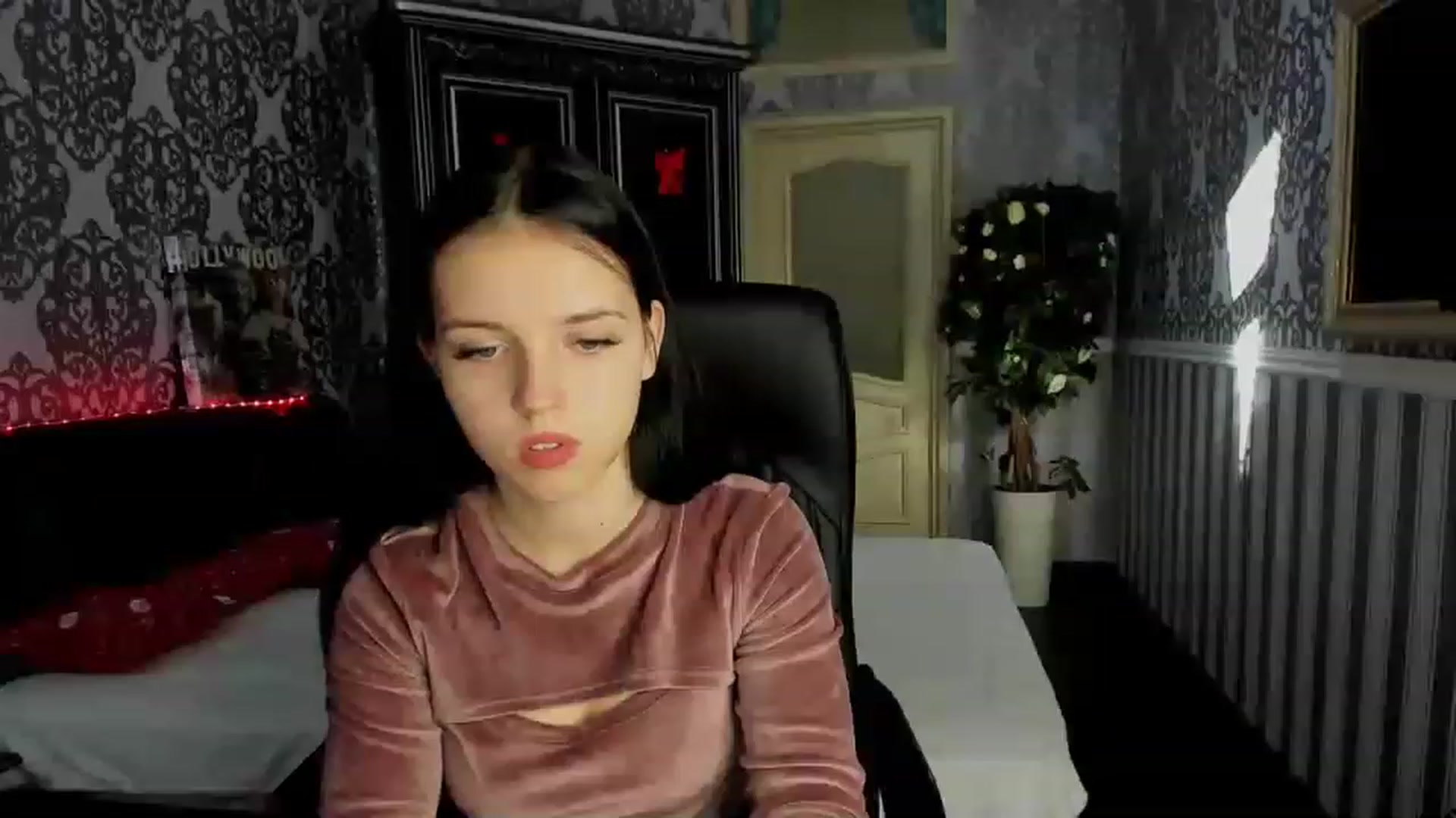 Gallery image thumbnail from Linda_Bright's myfreecams stream on, 12/28/2022, 09:34 image 4 of 20