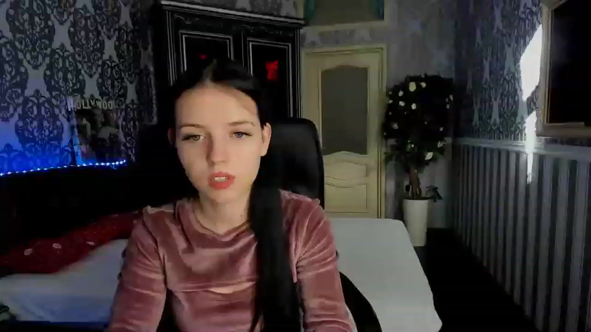 Gallery image thumbnail from Linda_Bright's myfreecams stream on, 12/28/2022, 09:34 image 19 of 20
