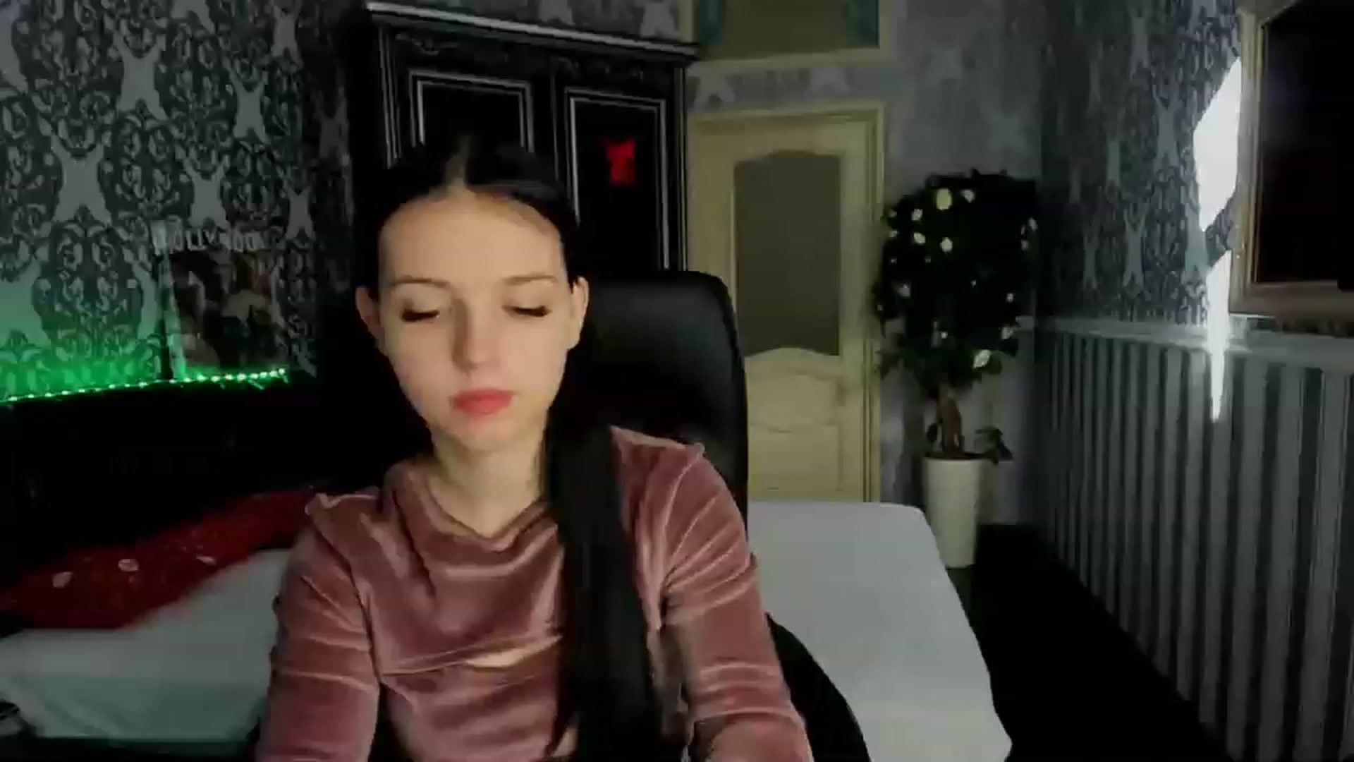 Gallery image thumbnail from Linda_Bright's myfreecams stream on, 12/28/2022, 09:34 image 20 of 20