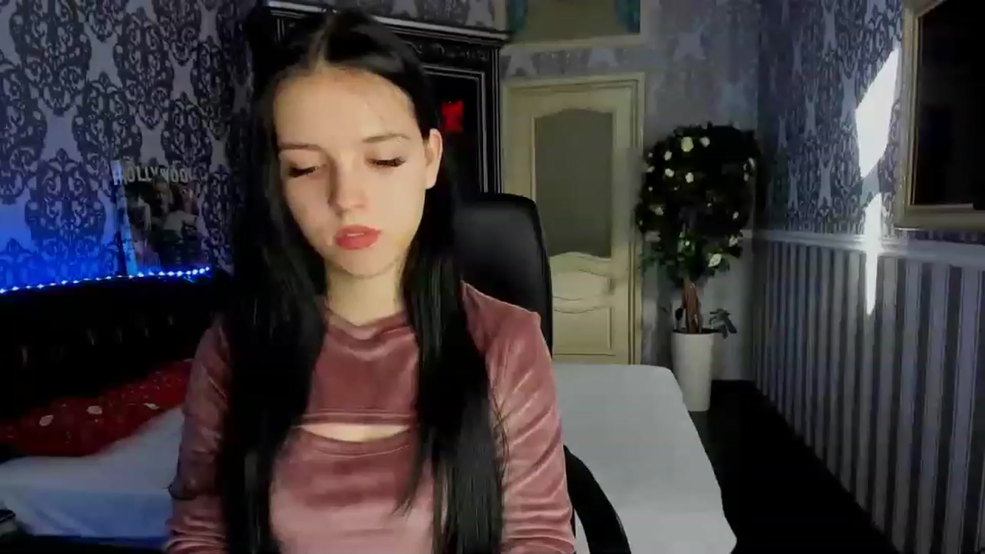 Gallery image thumbnail from Linda_Bright's myfreecams stream on, 12/28/2022, 09:34 image 15 of 20